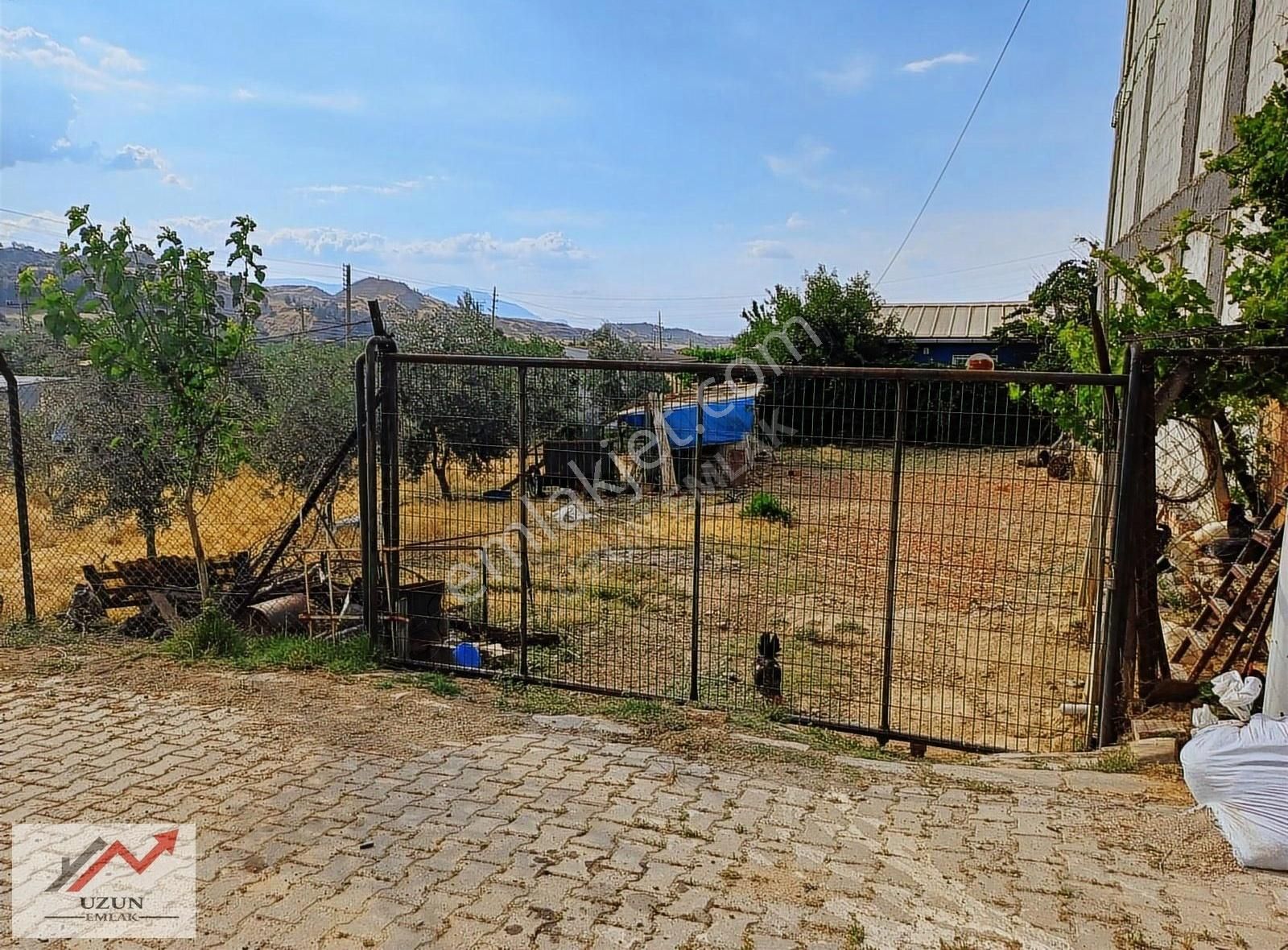 Uzun Emlak'tan Turgutlu Irlamaz'da 3 Kata İmarlı Arsa