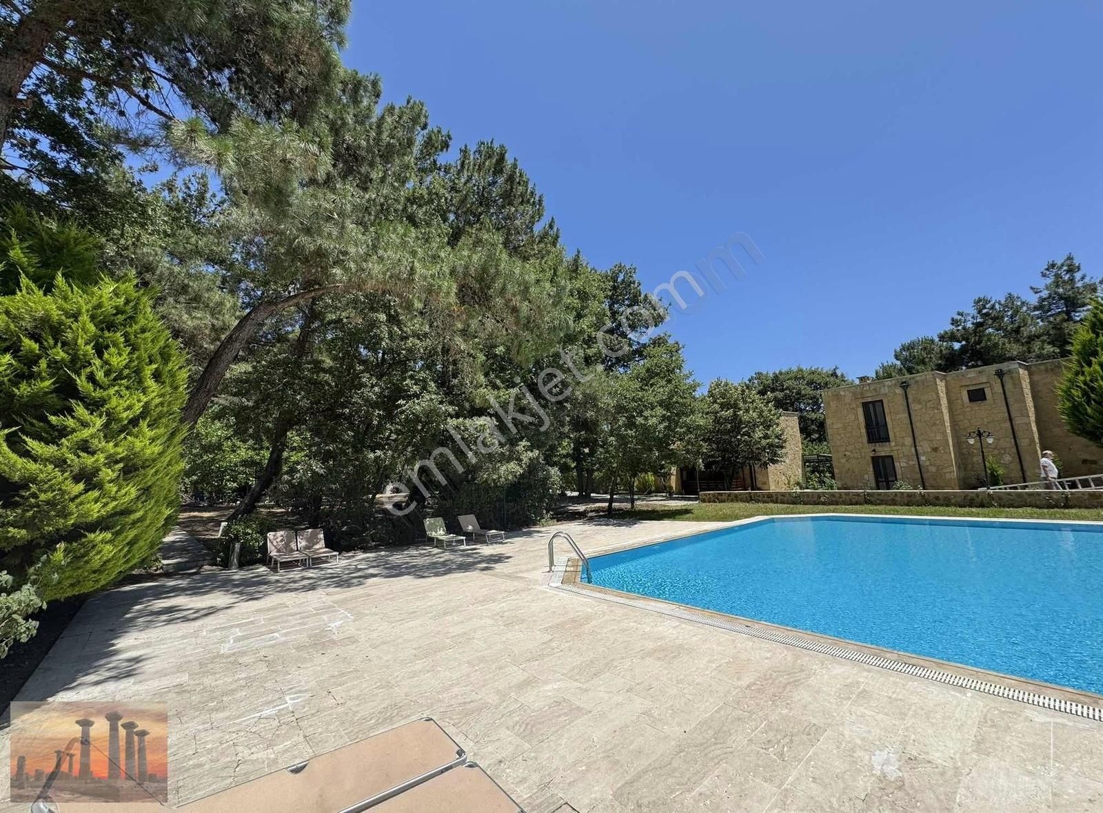 Assos Kayalar Köyünde 170 M2 Müstakil Taş Ev