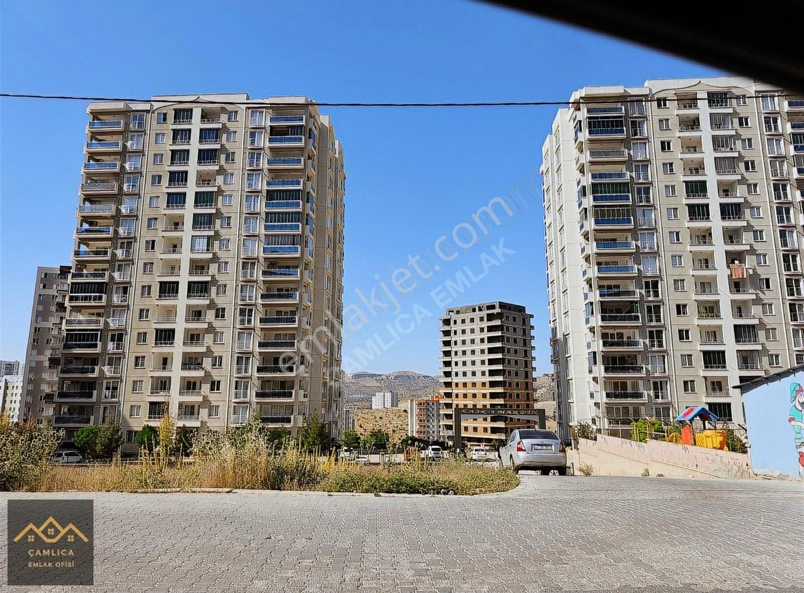 Çamlıca Emlaktan Satılık 3+1 Geniş Ultra Lüks Daire