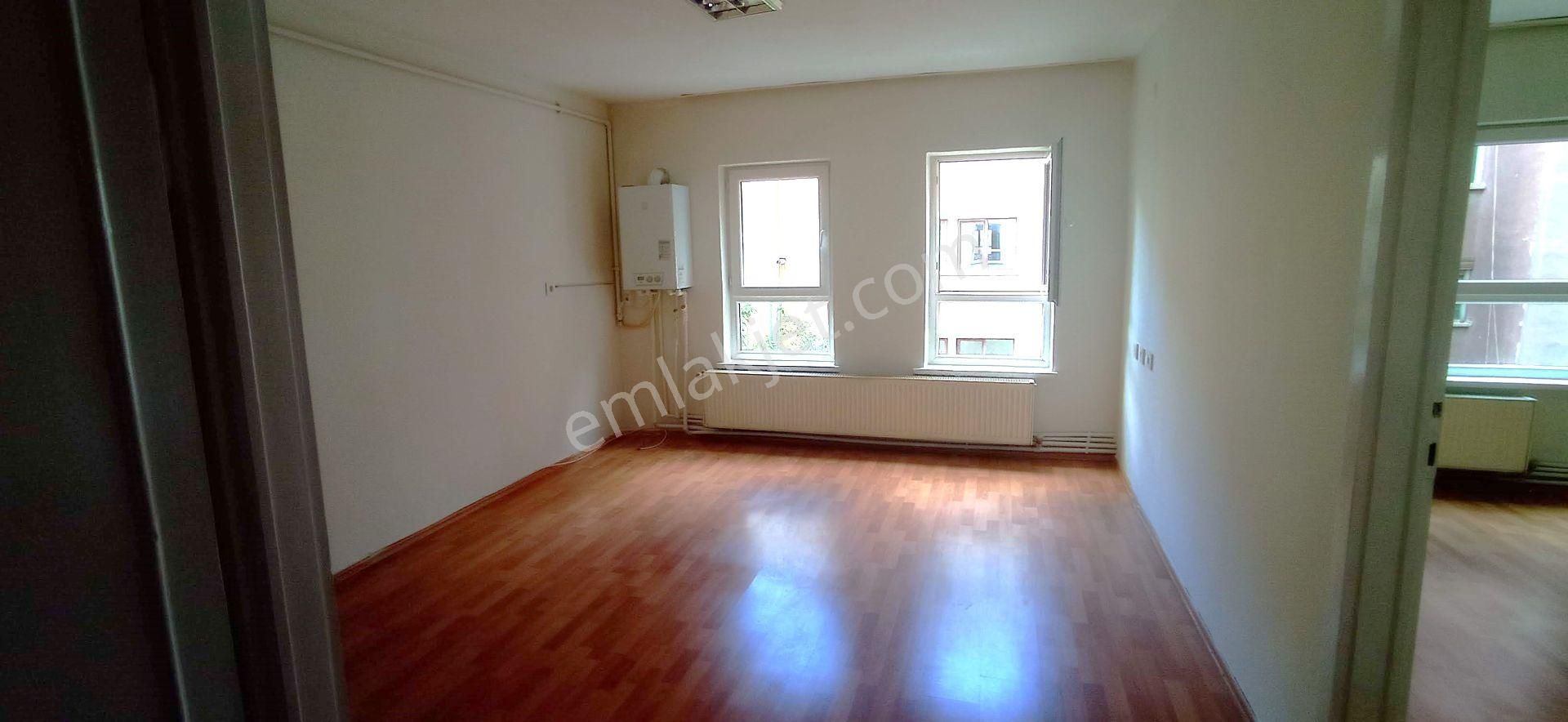 Kızılay Merkez Hatay Sokakta Asansörlü 2+1 Kiralık Ofis
