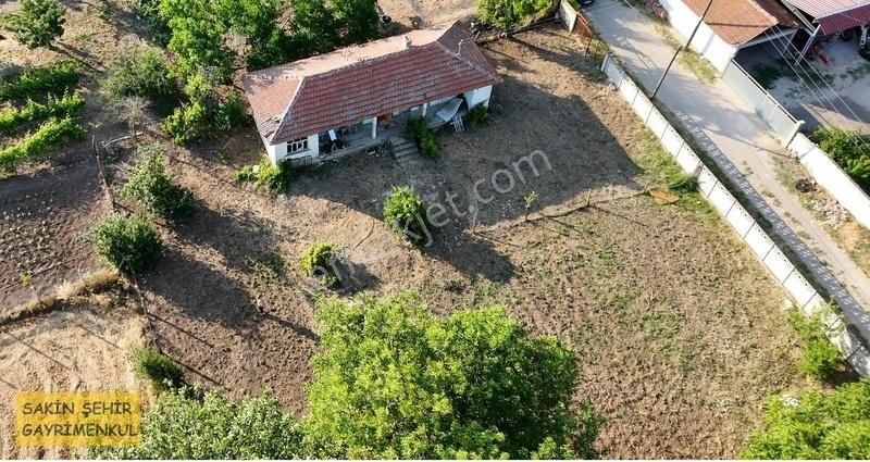Vize Akıncılarda 1054 M2 Arsa İçinde Bahçeli Müstakil Ev