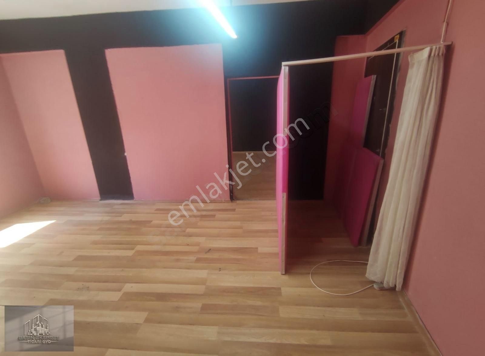 Sulyapıdan Güneşli Meydanda Kiralık 1+1 Ofis