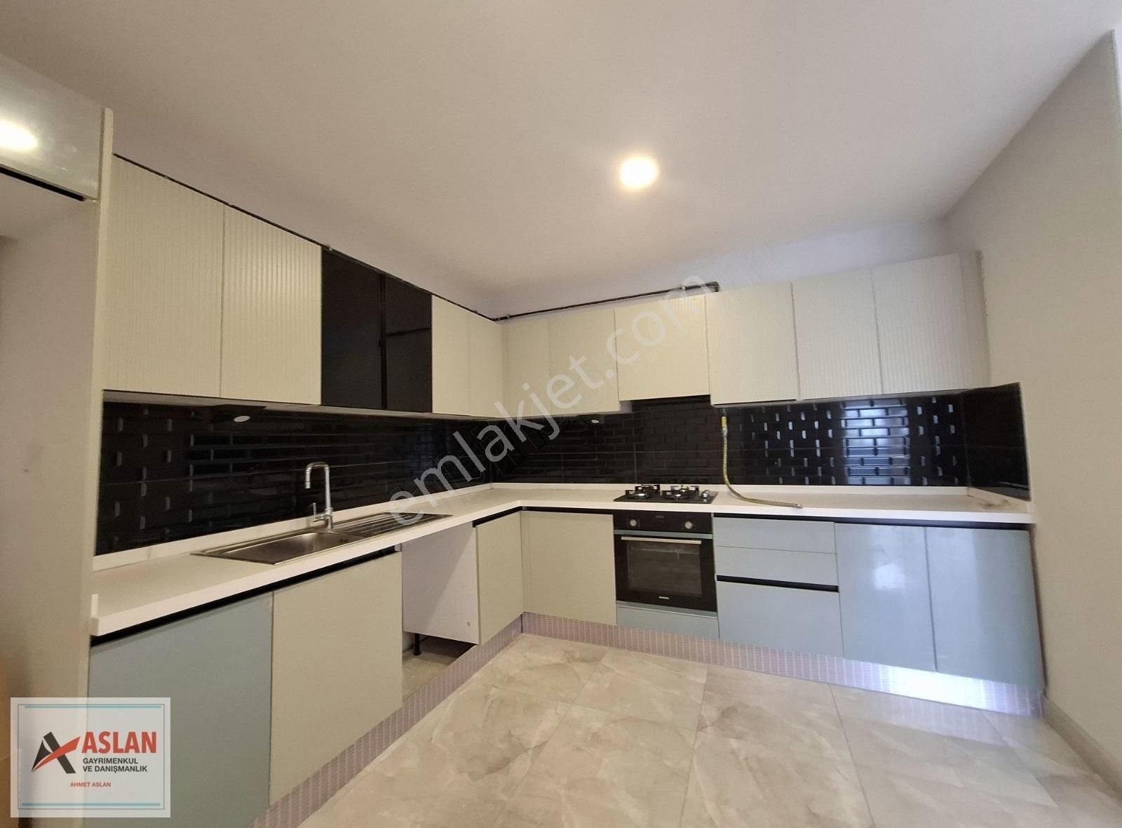 Çengelköyde Lüks Site İçi 5+2 Dubleks Boğaz Doğa Manzaralı 280m2