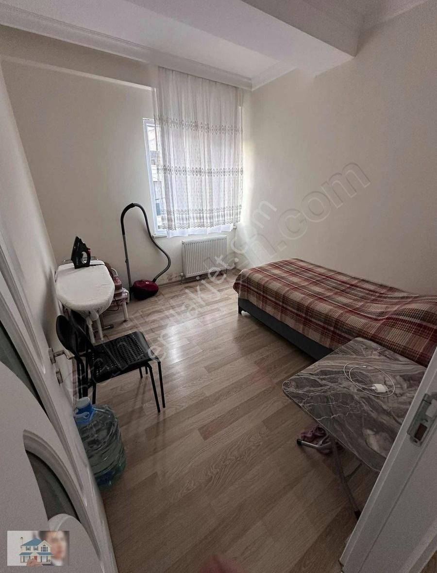 Mavigöl Mahallesinde Oldukça Geniş Kullanışlı Daire...