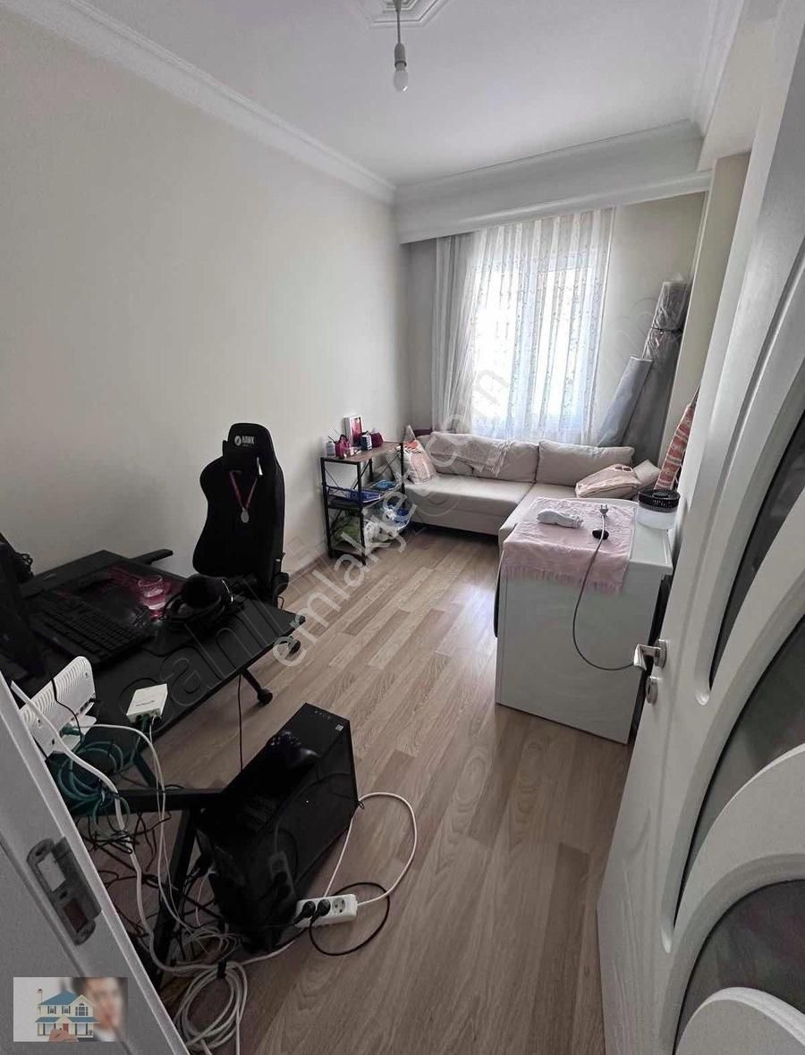 Mavigöl Mahallesinde Çok Kullanışlı Yüksek Giriş Kat Daire