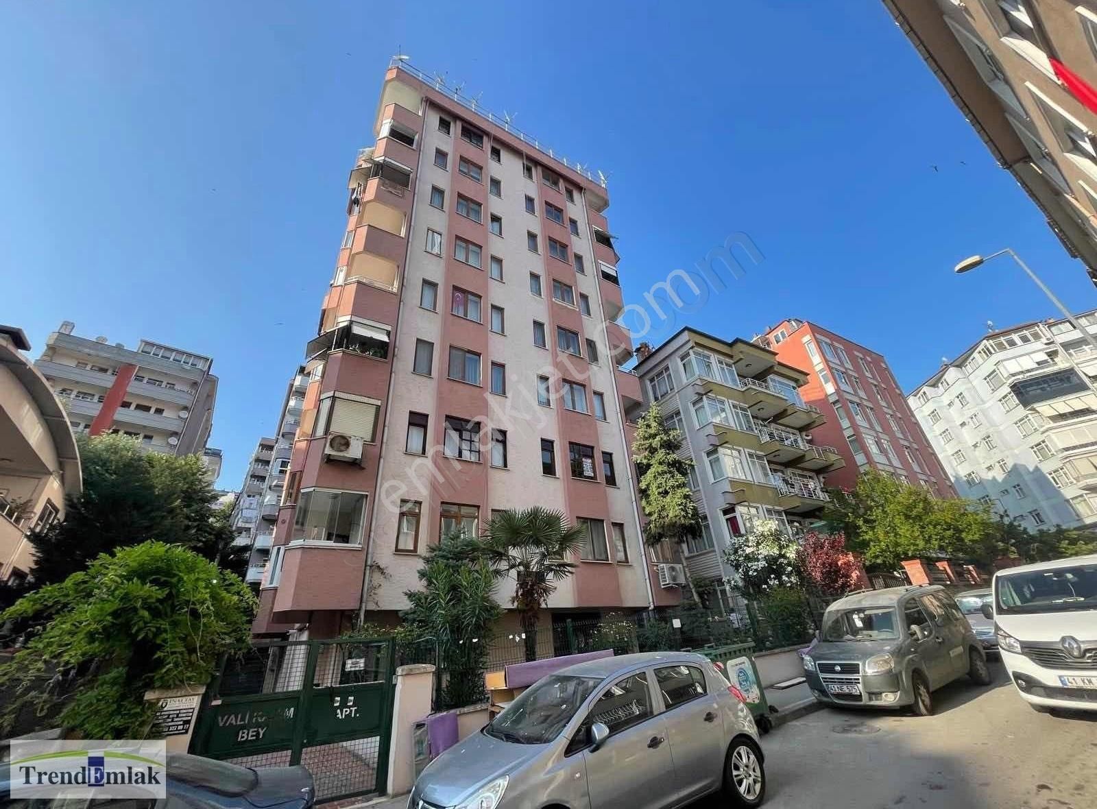 İzmit Merkez'de Kiralık 3+1 120m2 Geniş Ara Kat Daire