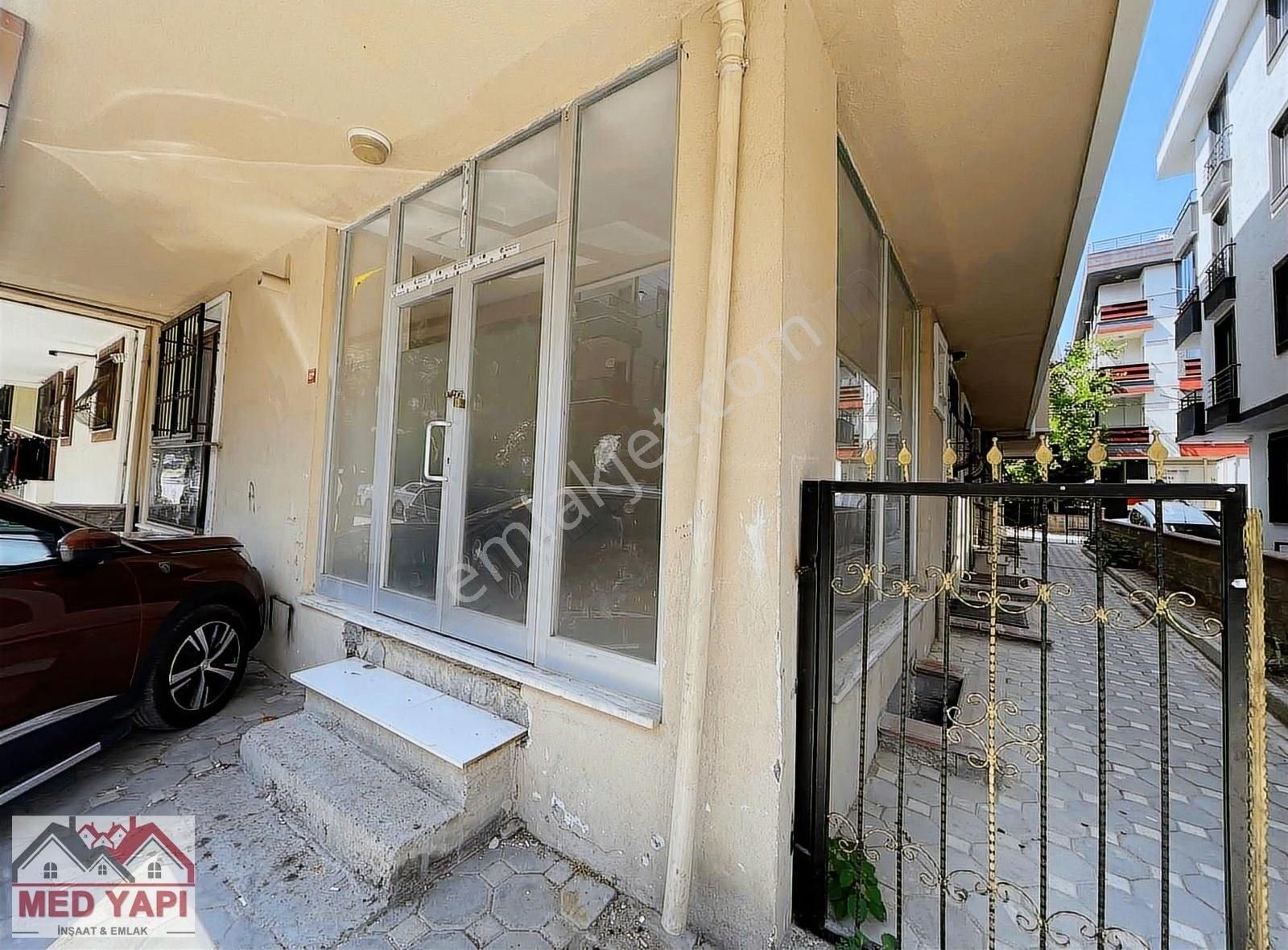 Sancaktepe Kiralık İskanlı Depolu Merkezi Konumda Dükkan