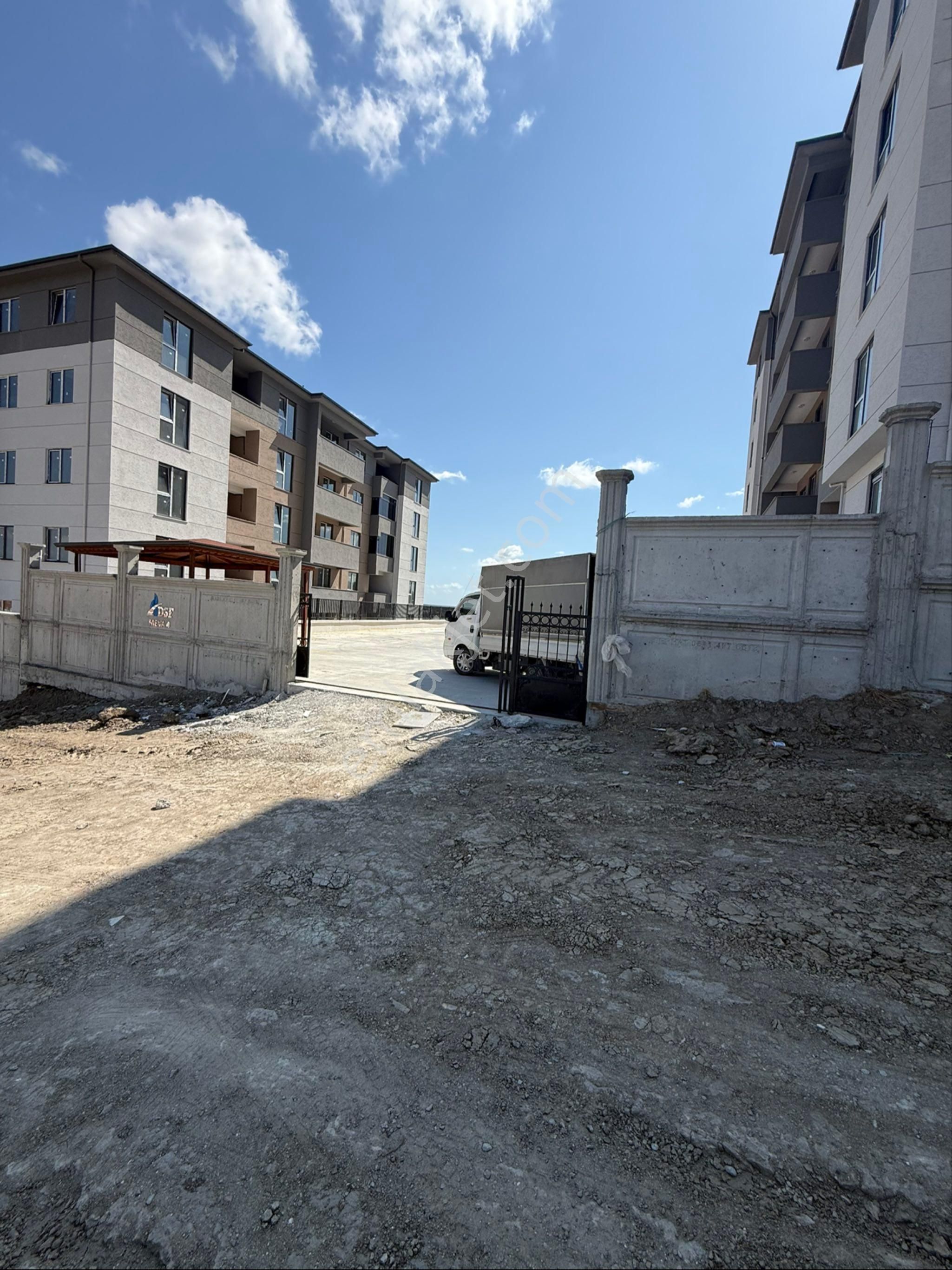 Çerkezköy İstasyon Mah Tepe Bölgesinde 2+1 Site İçi Daire - Görsel 2