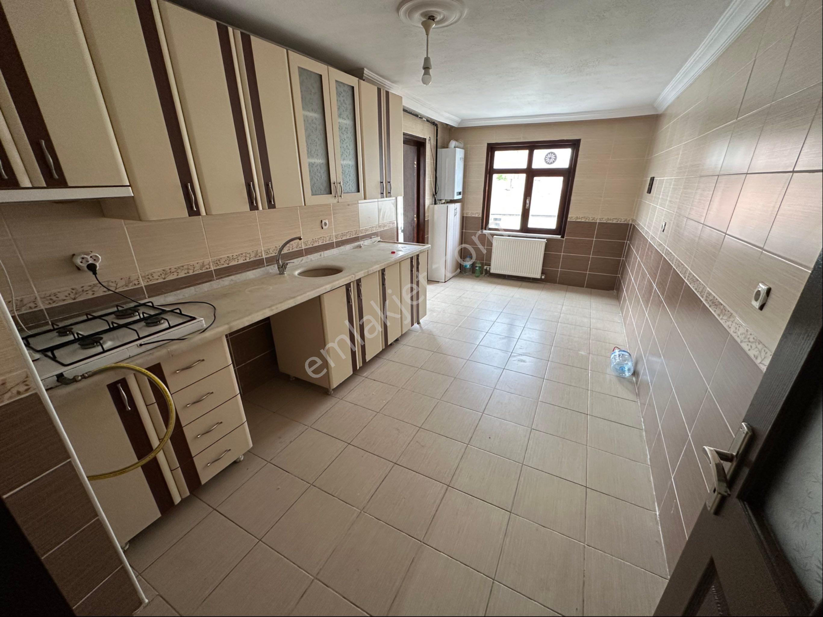 3 Balkon Cadde Üzeri 3+1