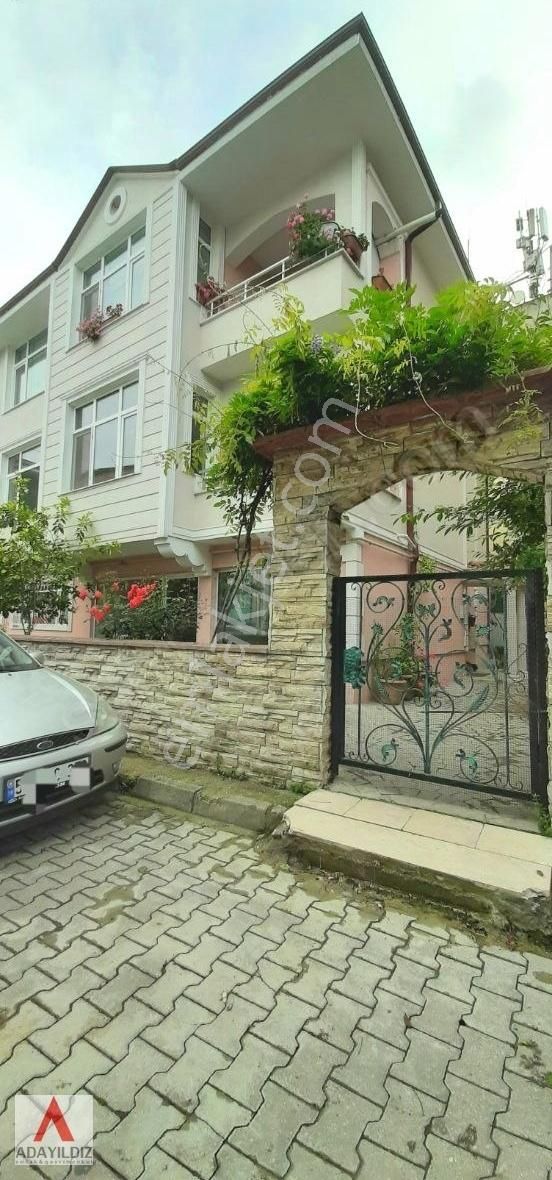 Adapazarı Çarşı Merkezde Kiralık 4+1 Daire