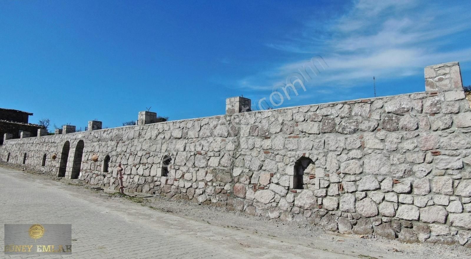 Güney Emlaktan Ezine Köseler Köyünde 550m2 Parseller