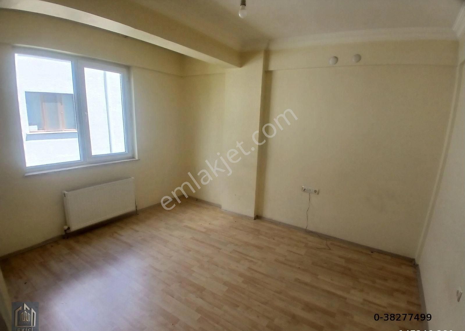 Sütlüce Mahallesinde Satılık Arakat Ayrı Mutfaklı 1+1 Apart