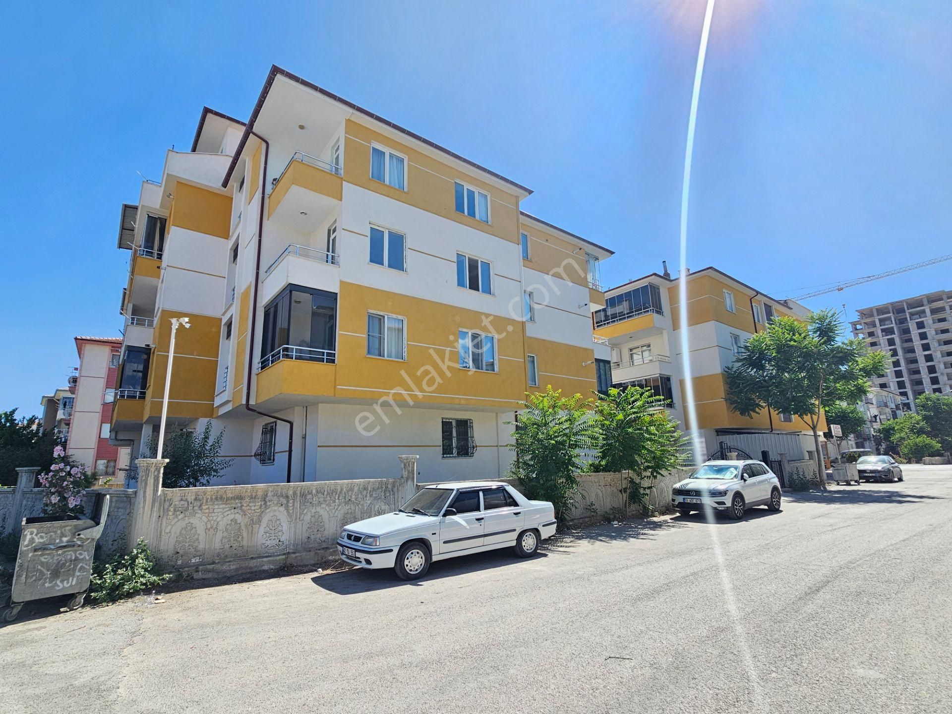 Şinasi Mah. 2+0 Kombili Arakat Geniş Full Yapılı Satılık Daire