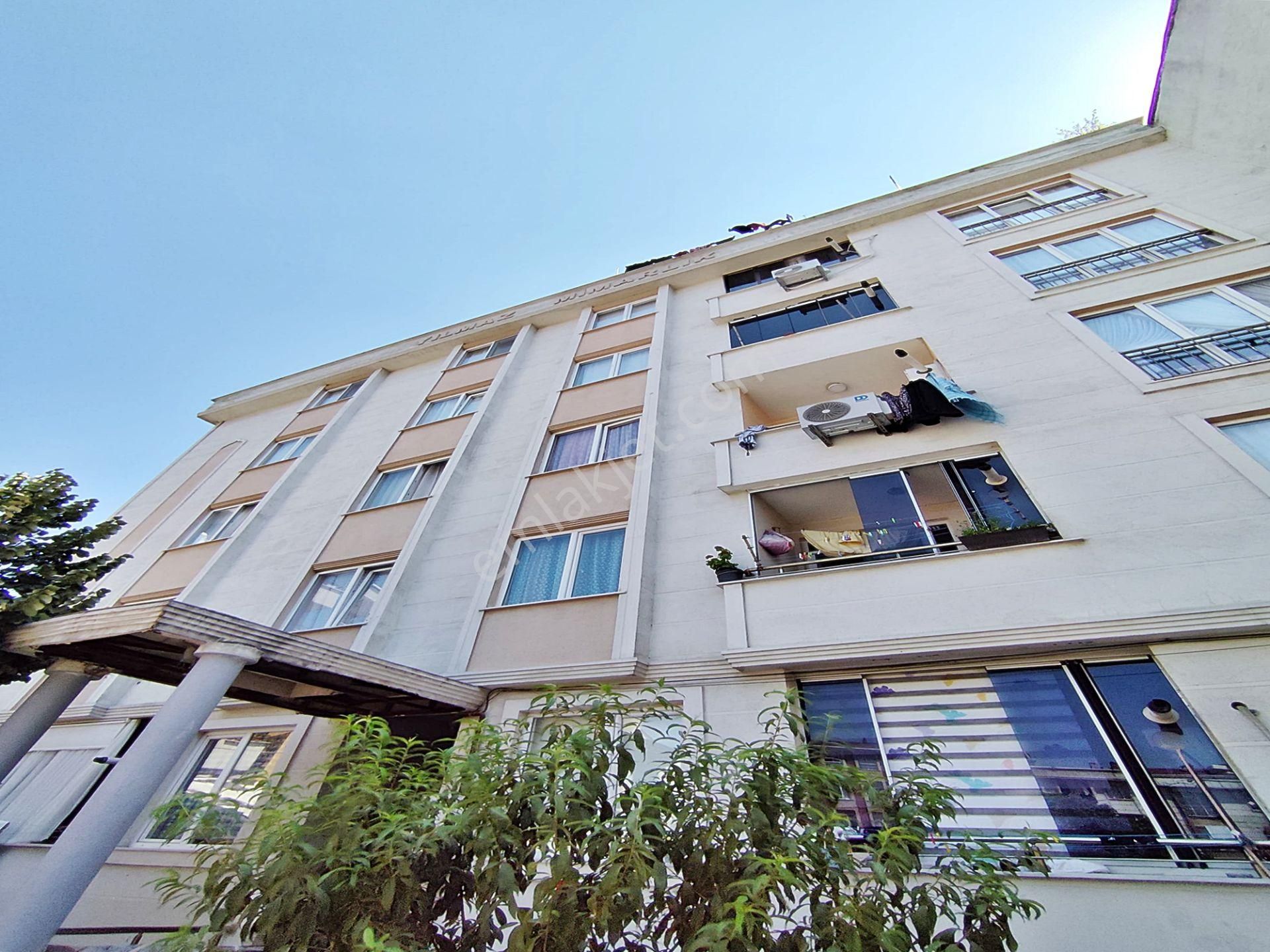Cumuriyyet Mahallesi' Nde Merkezi Konumda 2+1 Satılık Daire!