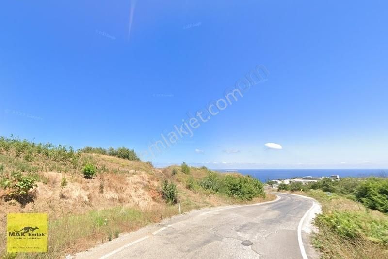 Sahilyenice'de Deniz Manzaralı Yola Cepheli 605 M2 Arazi S2782