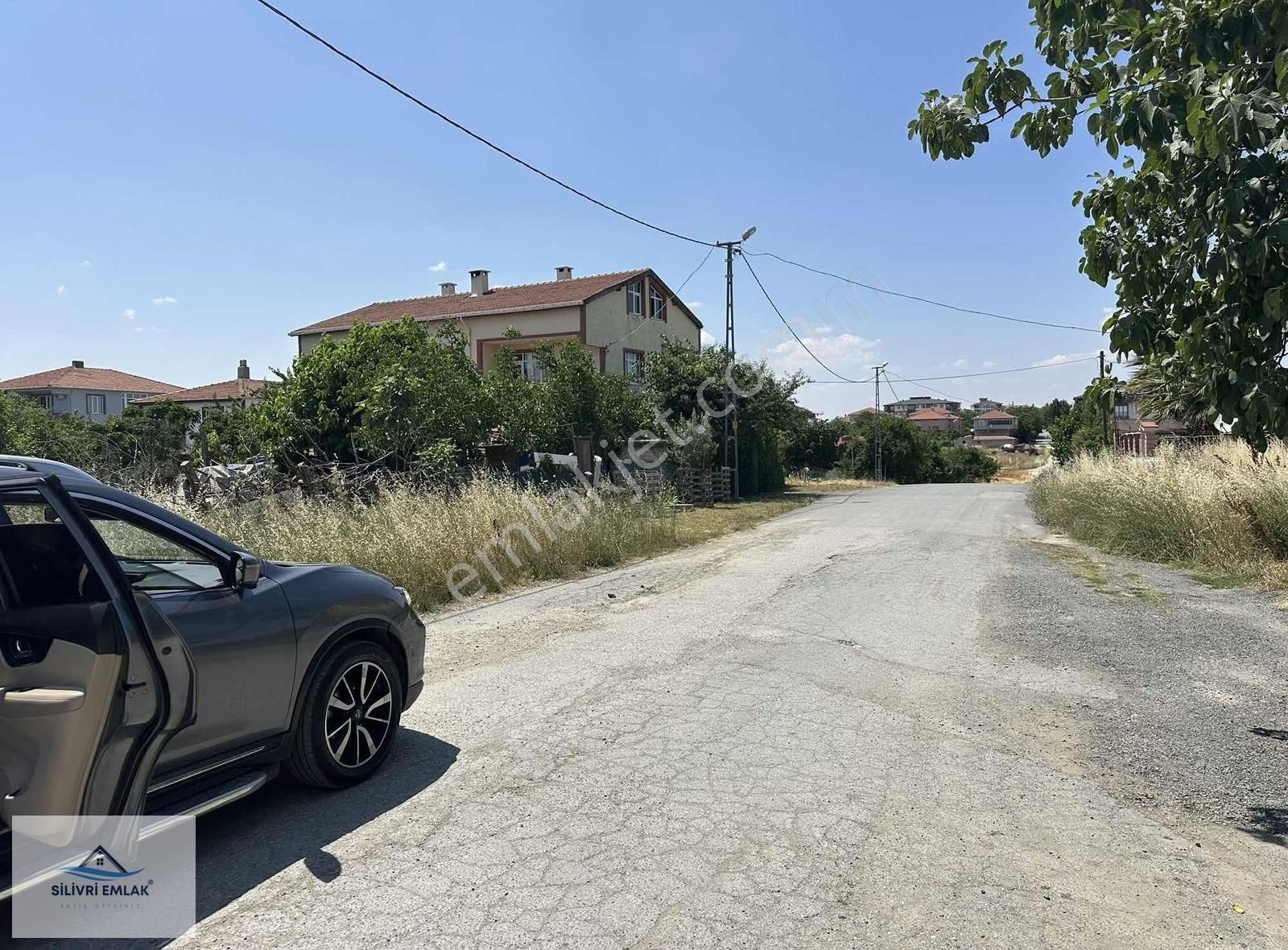 Değirmenköyde Köşe Parsel Cadde Cephe 4 Kat İmar 316 M2 Arsa