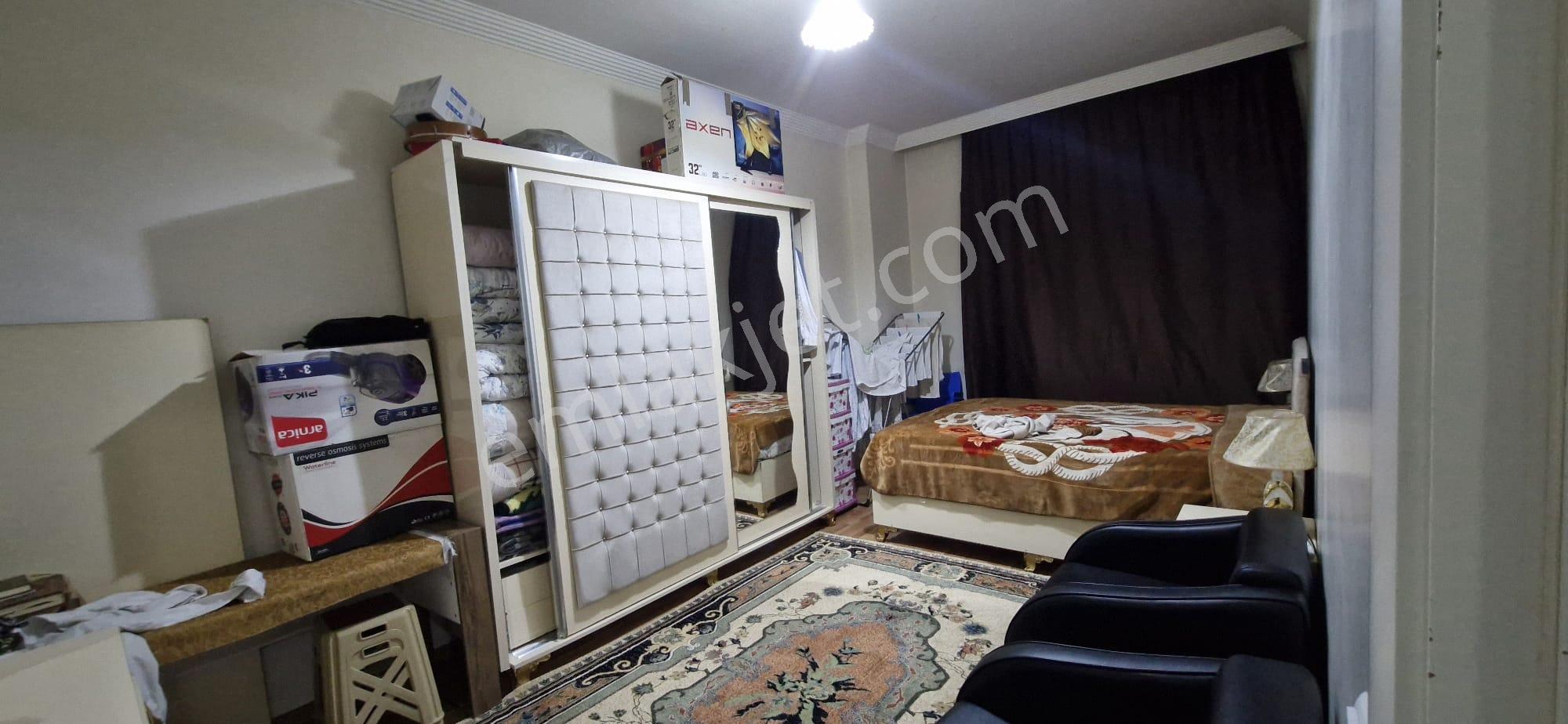 Karataş Merkezde Aile Binasında Satılık Geniş 1+1 Daire - Görsel 6