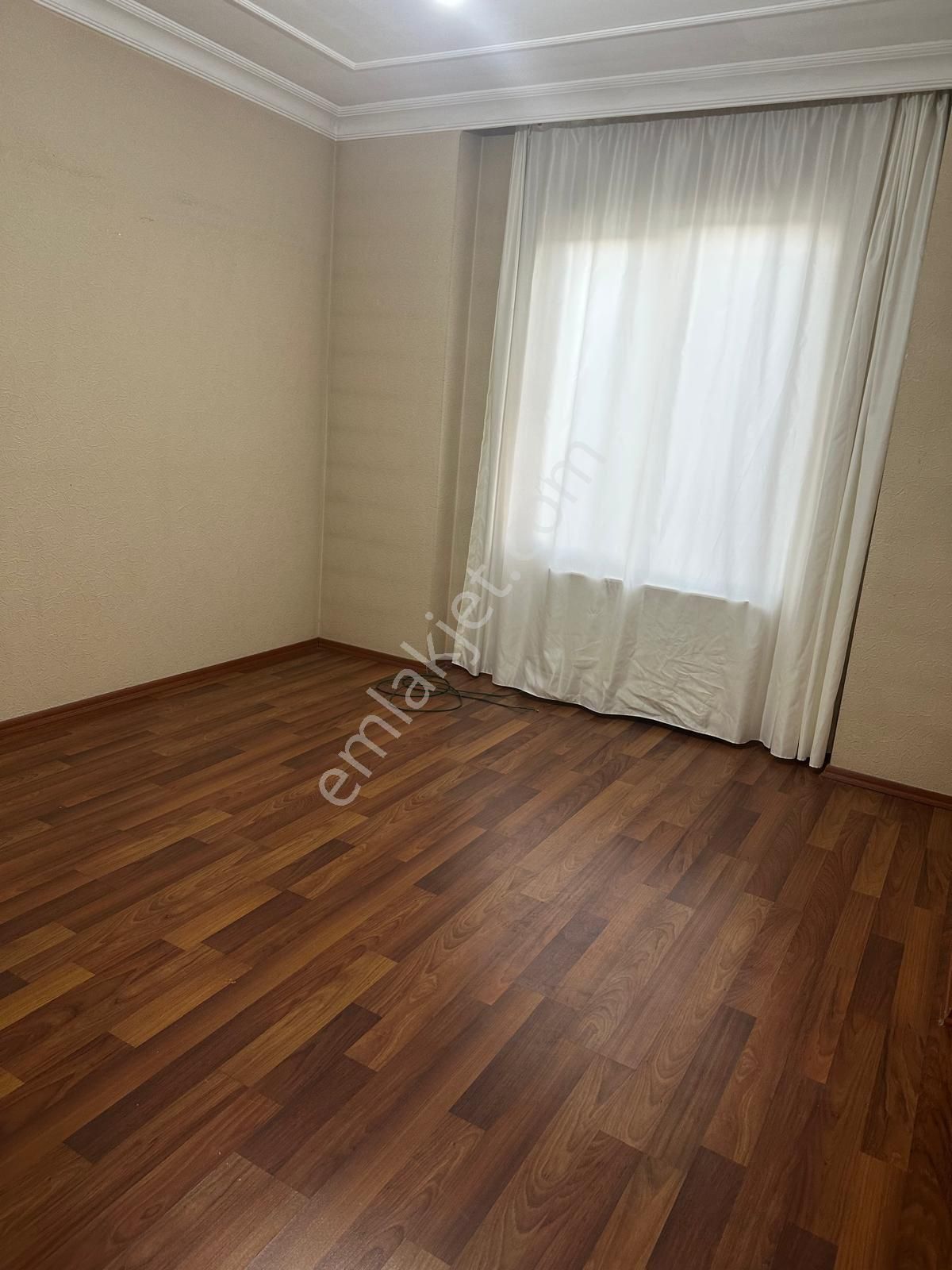 Acil Emlak Güvencesiyle Satlık Daire Bahçelievlerde 4+1 Daire