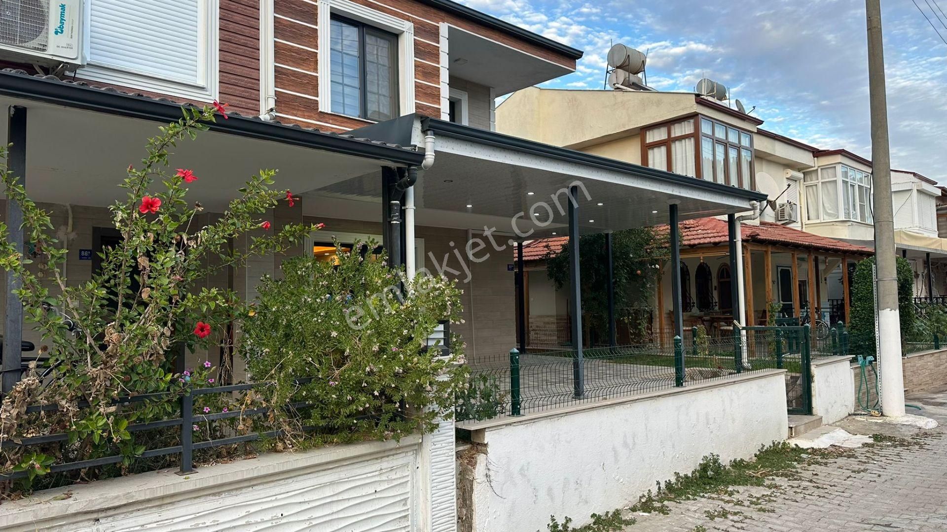 Davutlar'da Sahile İlk Sitede 3+1 Masrafsız Yazlık..