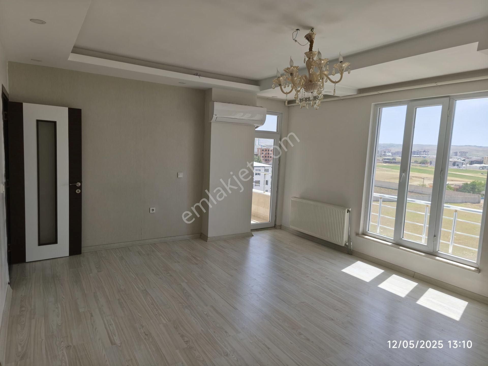 Emlak 72'den Siirt Çevre Yolu Üzerinde Kiralık 3+1 Daire