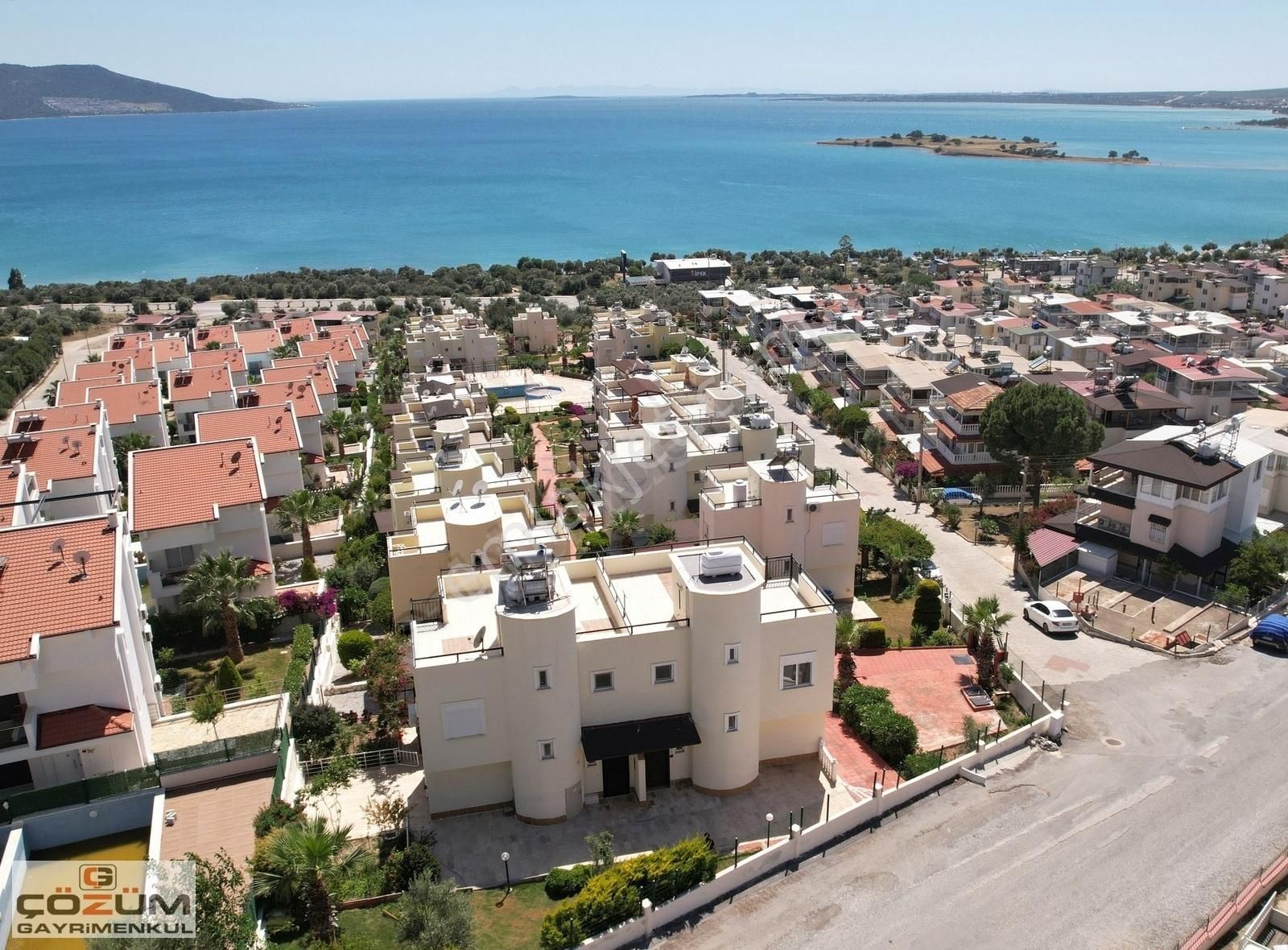 Çözümden Akbük'de Havuzlu Sitede Full Deniz Manzaralı 3+1 Villa