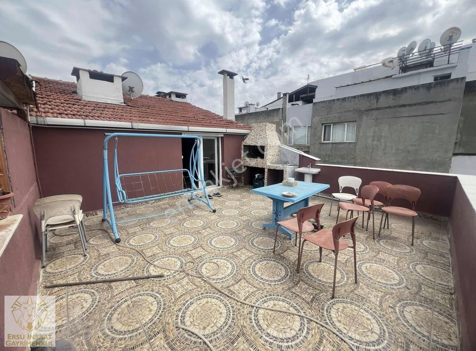 Ersü'den 5+1 Teraslı Doğalgazlı Asansörlü Otoparklı Ferah Daire