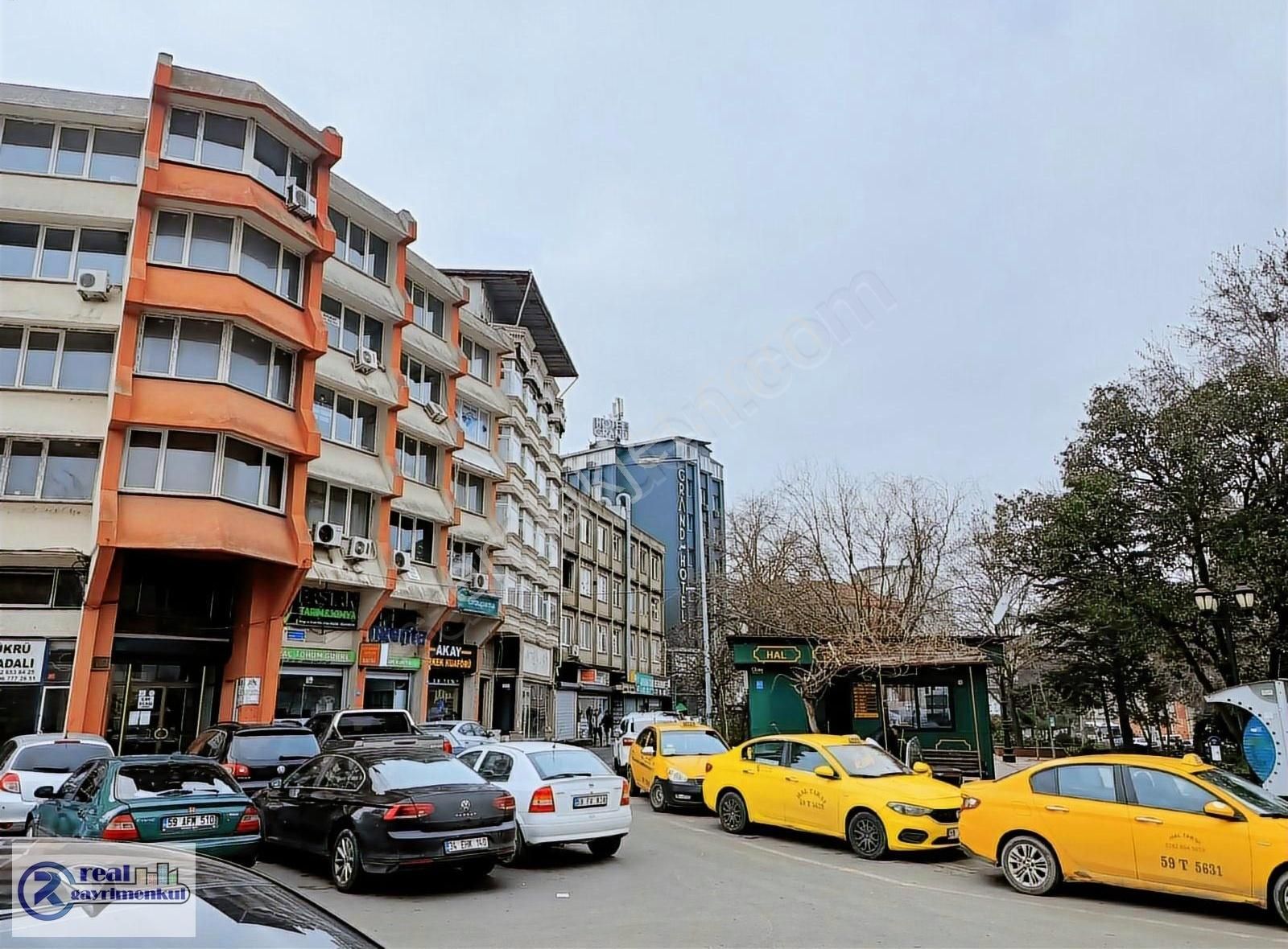 Salih Omurtak Caddesi Üzeri Uğur Mumcu Parkı Yanı Depolu Dükkan - Görsel 4