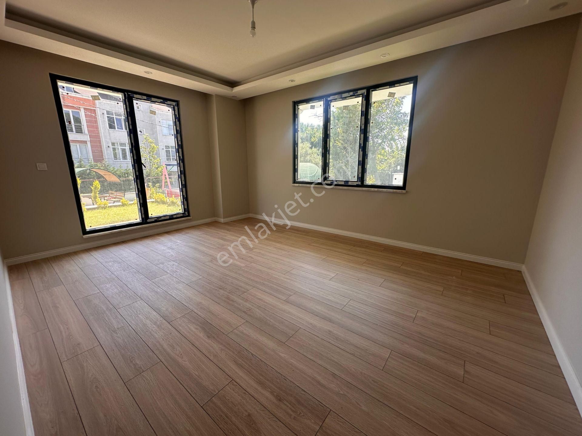 Büyükçekmece Celaliye Mahallesinde Teraslı Ve Bahçe Kullanımlı 2+1 Daire! - Görsel 12