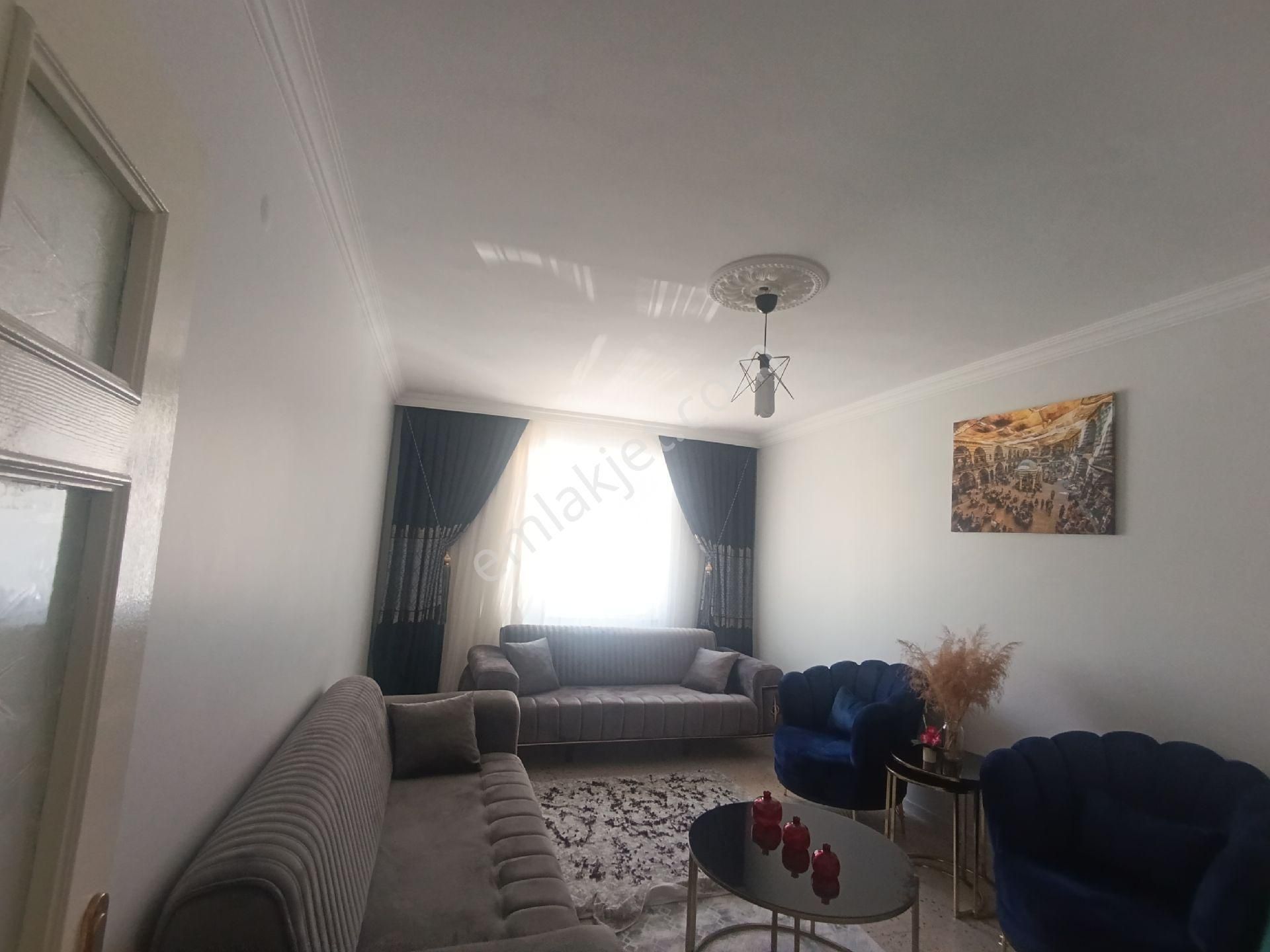 Huzurevleri Cami Köşesine Yakın 2+1 Satılık Daire