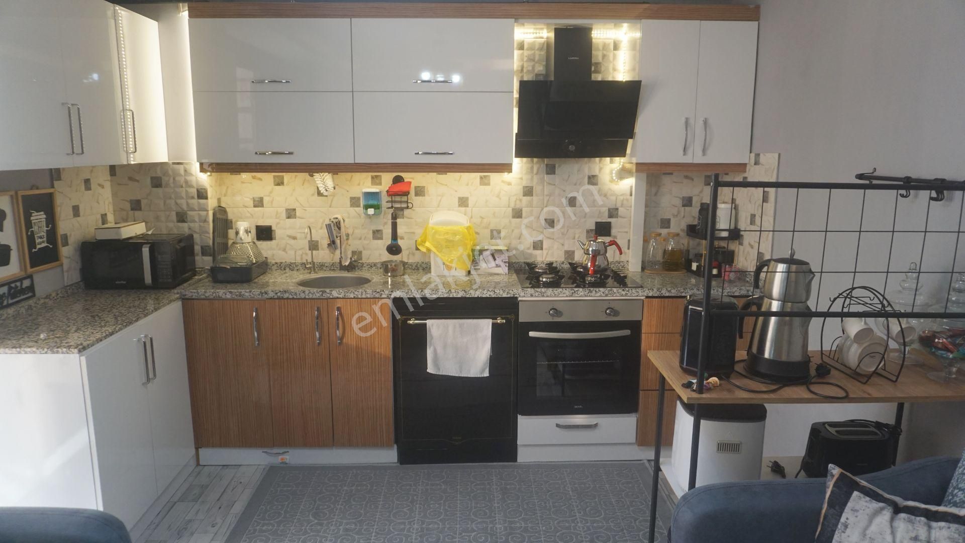 Güzeltepe Satılık Yenibinada 2+1 Açıkmutfak Doğalgaz+terasbalkon+balkon+asansörlü Çiğli Serkan Dan