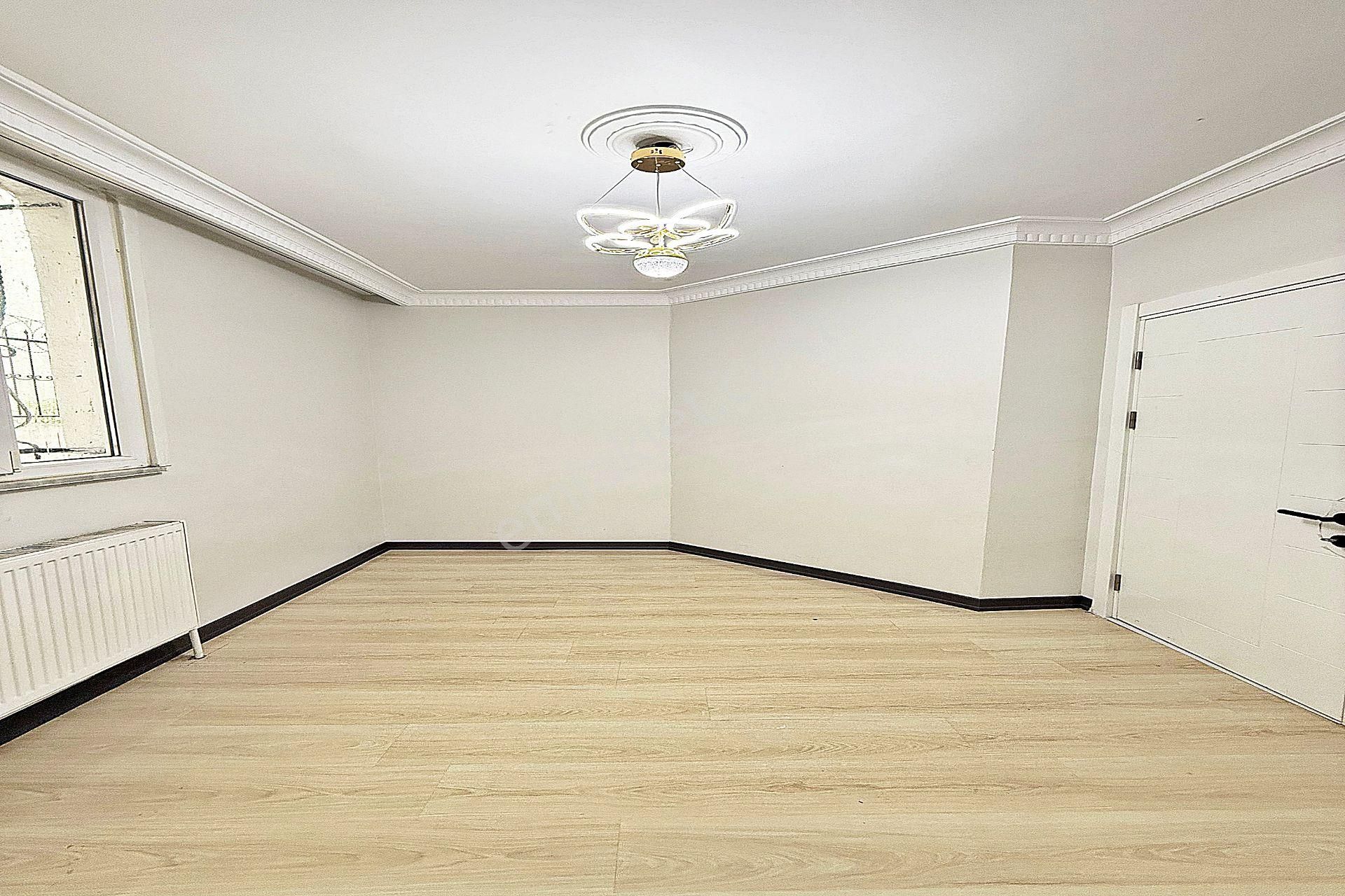 Bahçeşehir Lokasyonunda Lüx Tasarımlı Satılık 2+1 Daire - Görsel 11