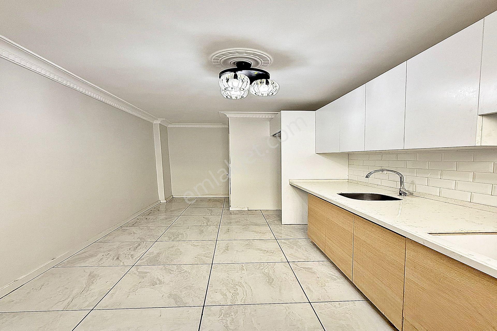 Bahçeşehir Lokasyonunda Lüx Tasarımlı Satılık 2+1 Daire - Görsel 4