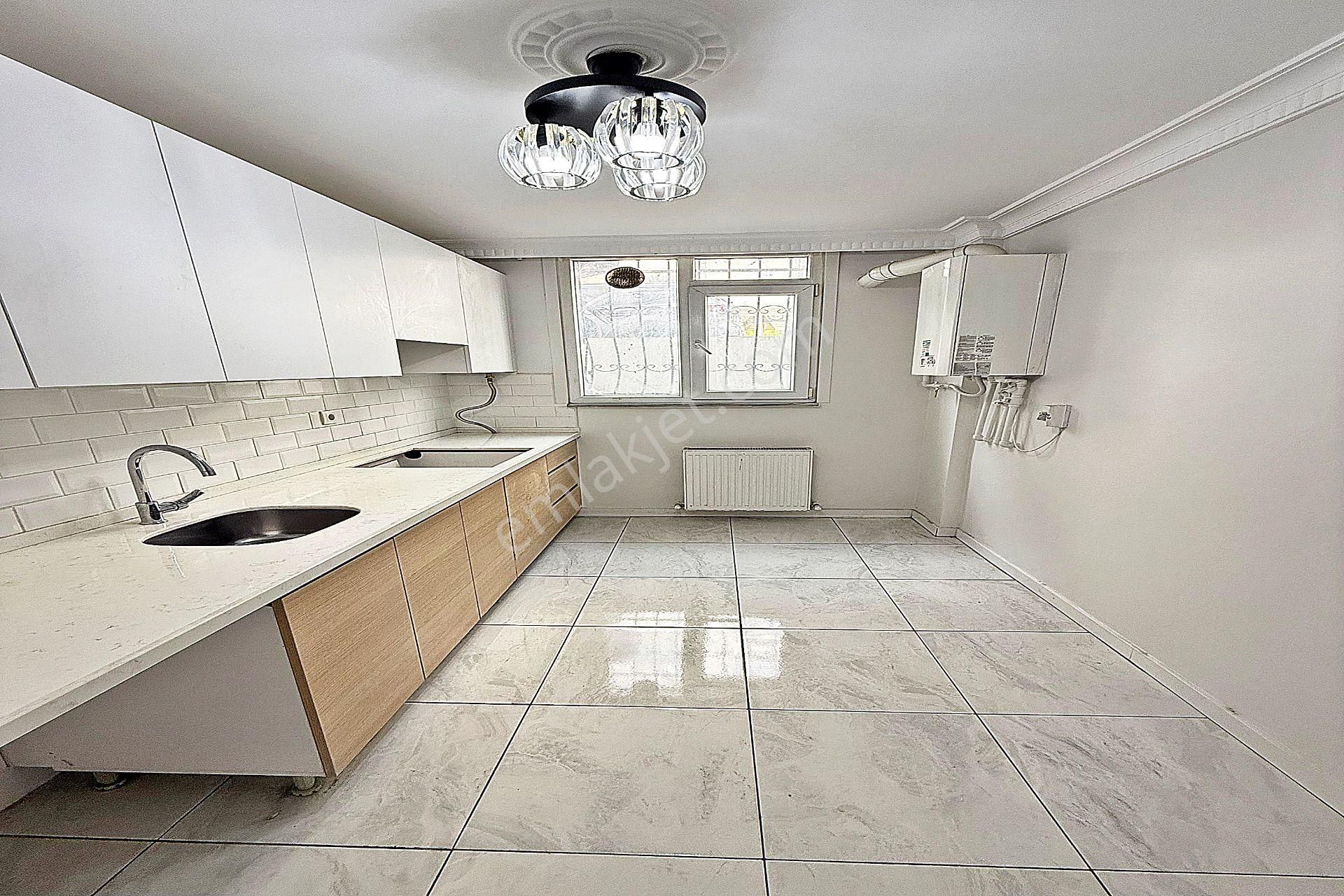 Bahçeşehir Lokasyonunda Lüx Tasarımlı Satılık 2+1 Daire - Görsel 3