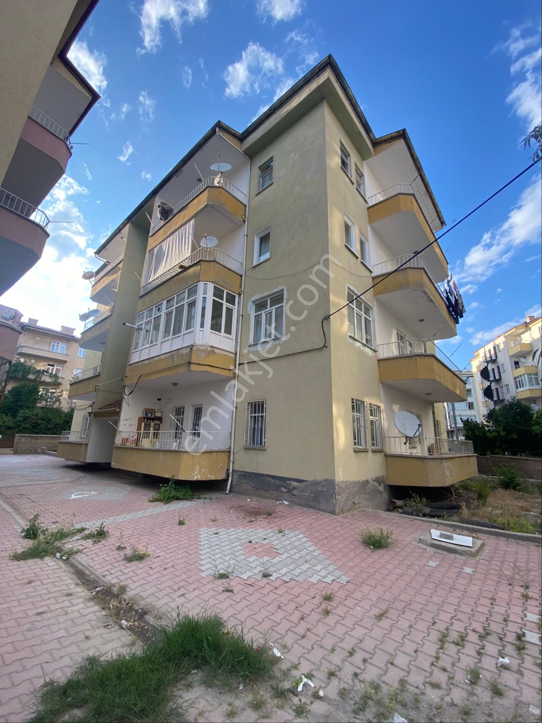 Salih Emlak Tan Selçuk Mah.xl Cafe Ve Joker Cafe Arkası Bireysel Komb.3+1 Daire