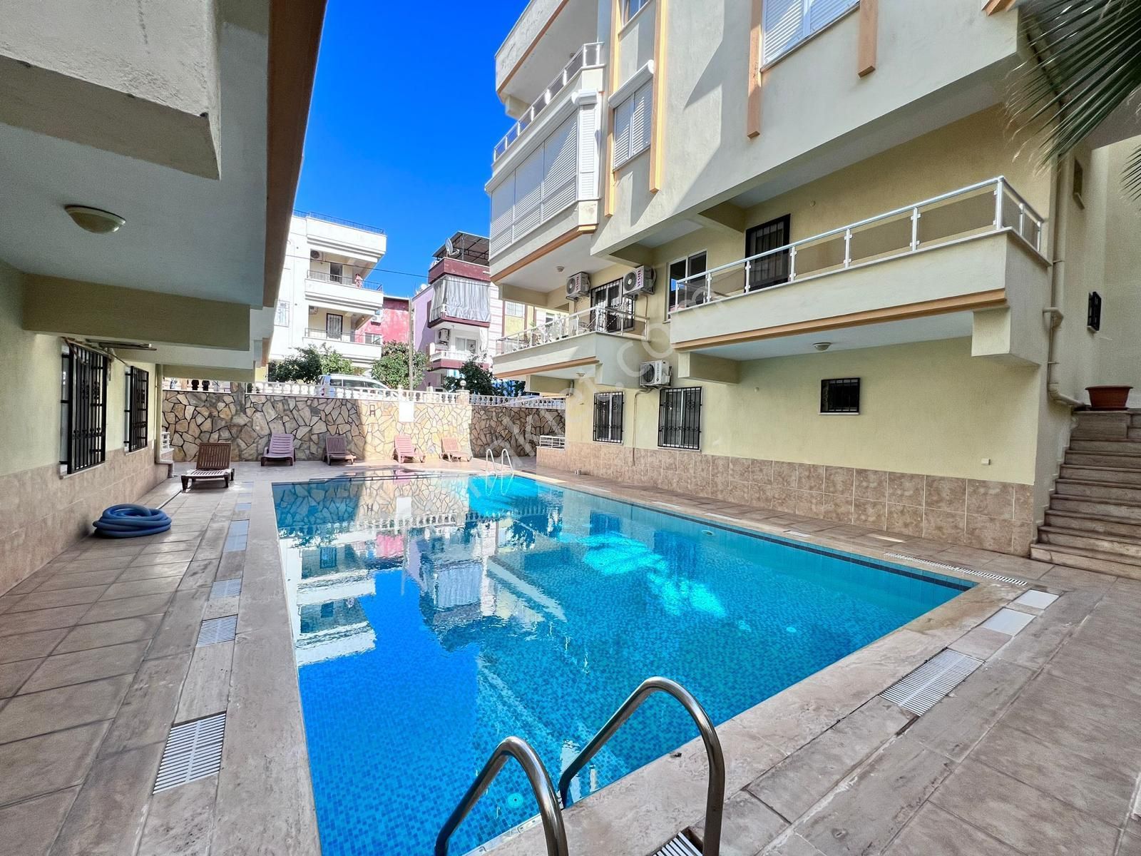 Altınkuma Yürüme Mesafesinde 2+1 Eşyalı Daire