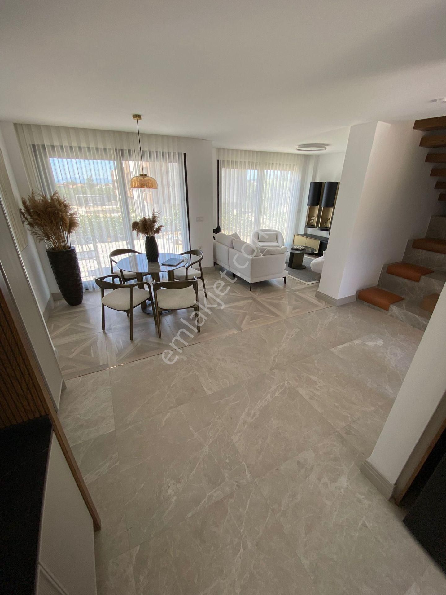 Kuşadası Güzelçamlı'da Satılık Lüx Havuzlu Villa