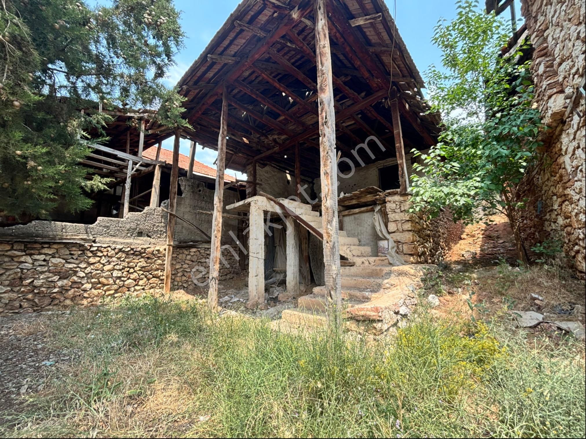 Yayla Bekçilerde İçerisinde Eski Ev Olan Satılık Tek Tapu Parsel Köy Merkezinde - Görsel 7