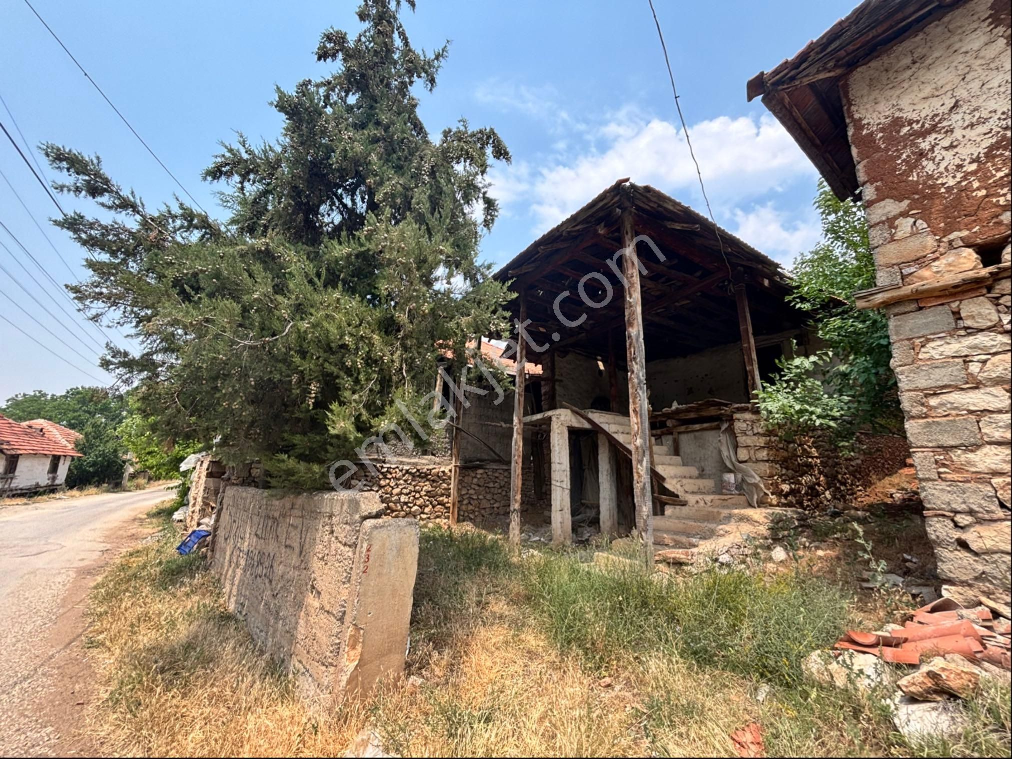 Yayla Bekçilerde İçerisinde Eski Ev Olan Satılık Tek Tapu Parsel Köy Merkezinde - Görsel 13
