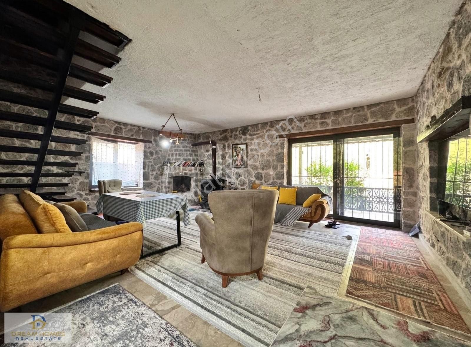 Fethiye Kızılbel Mah. Tam Müstakil Özel Yapım 4 +1 Taş Villa