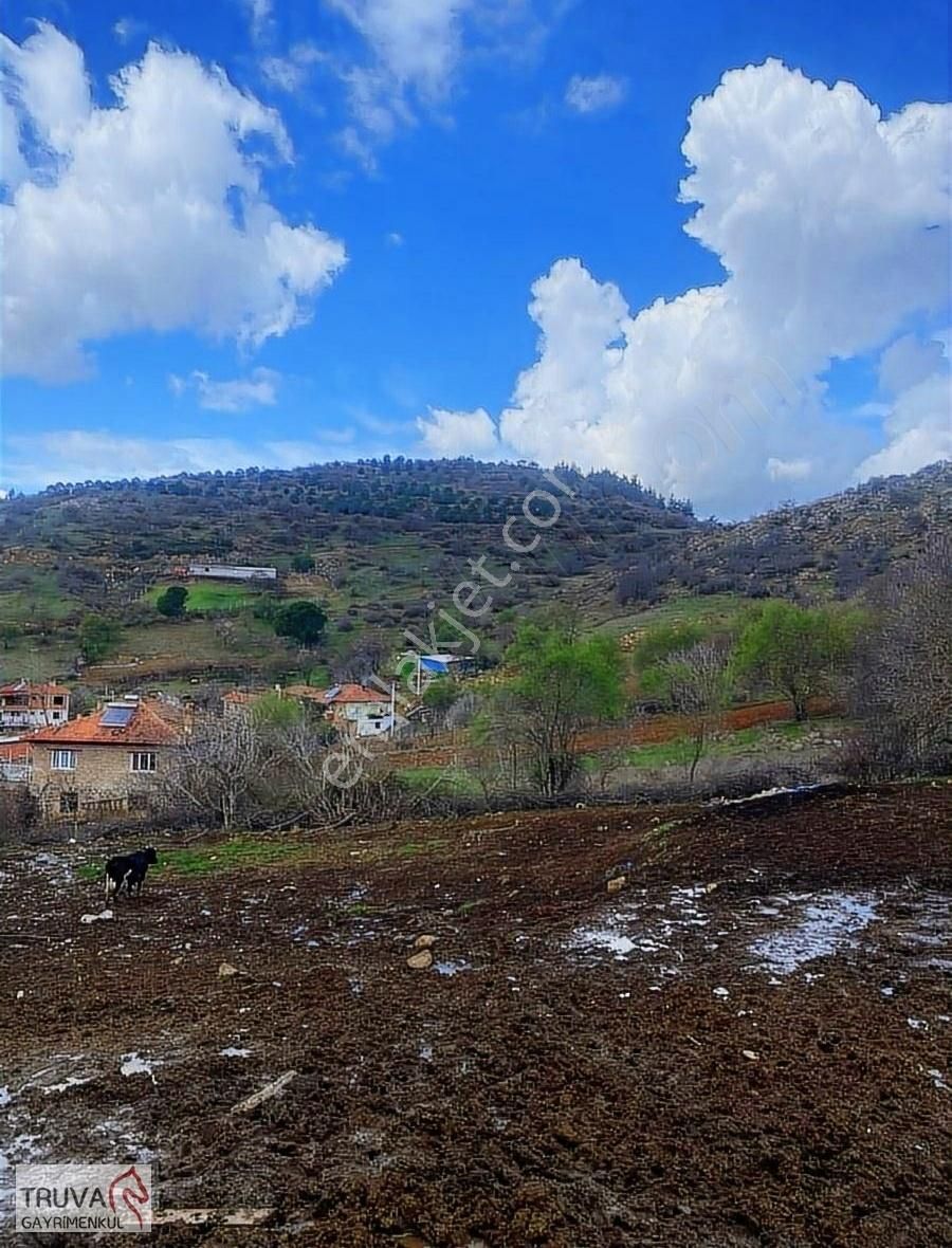 Sındırgı Merkez Yürüme Mesafeli Ev Yapılabilir 900m2 Köyiçi Arsa