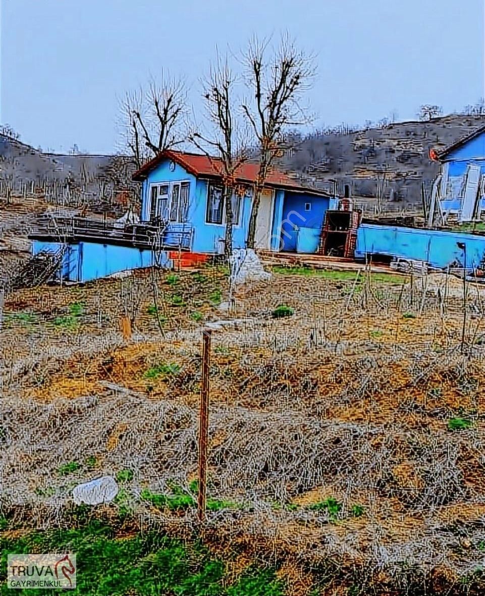Truva Gayrimenkul Den Tek Odalı Ev Ve Verandası Bulunan 1.067m2
