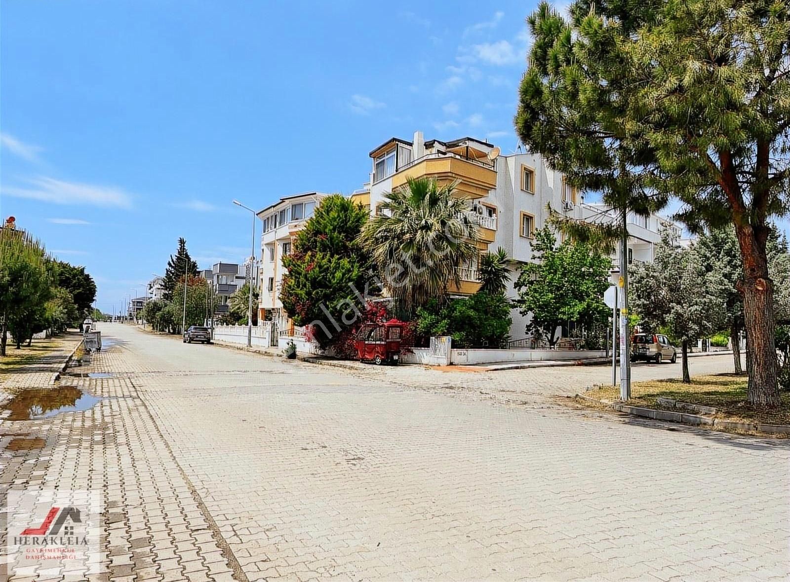 Köşe Başı Havuzlu Eşyalı Yüksek Giriş 85m2 2+1 Daire Bahçeli