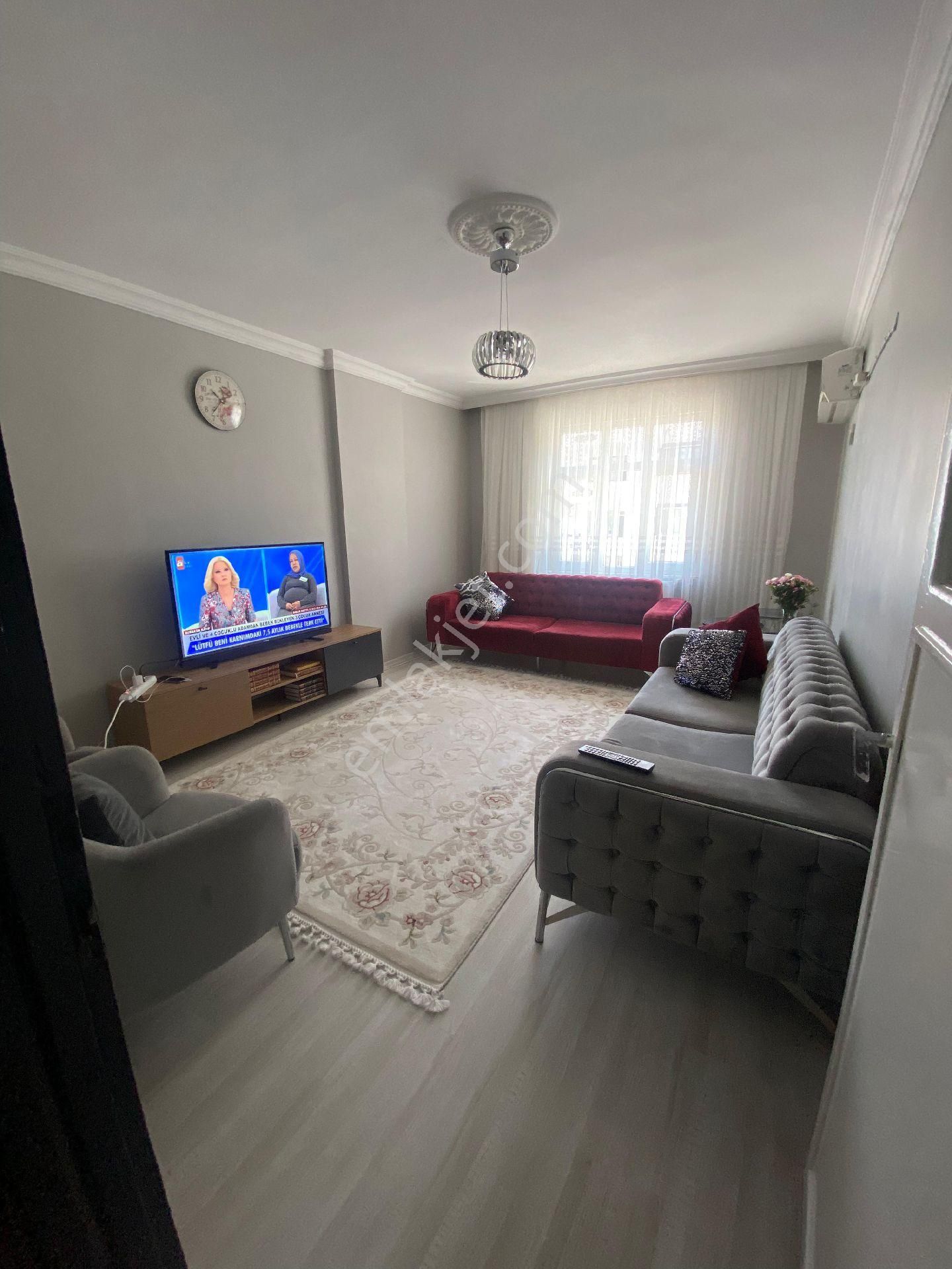 Huzurevleri Cami Köşesine Yakın 2+1 Acil Satılık Daire