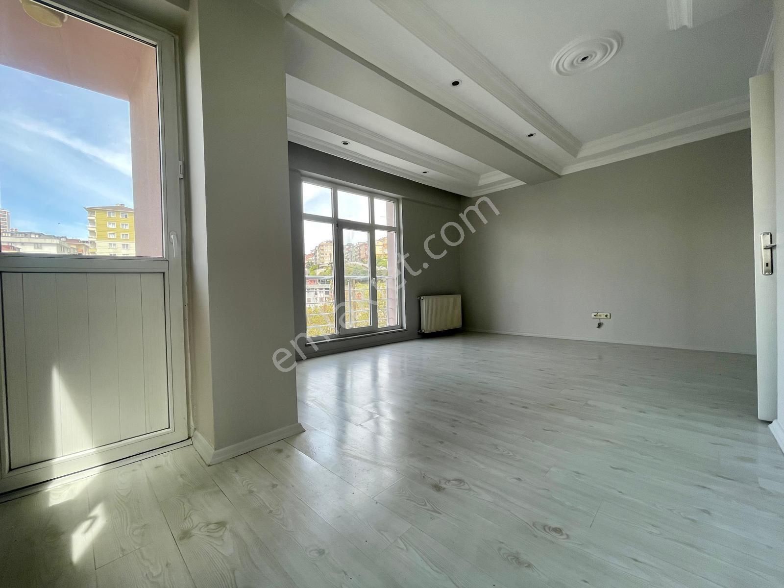 Ümraniye Site Mh. Finans Merkezine Komşu 2+1 Arakat Balkonlu Boş Daire