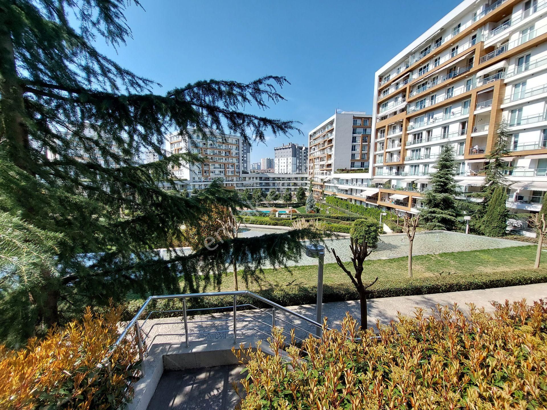Küçükçekmece Atakent Lounge 2 Sitesi'nde Kiralık Stüdyo Ara Kat Daire Eşyalı