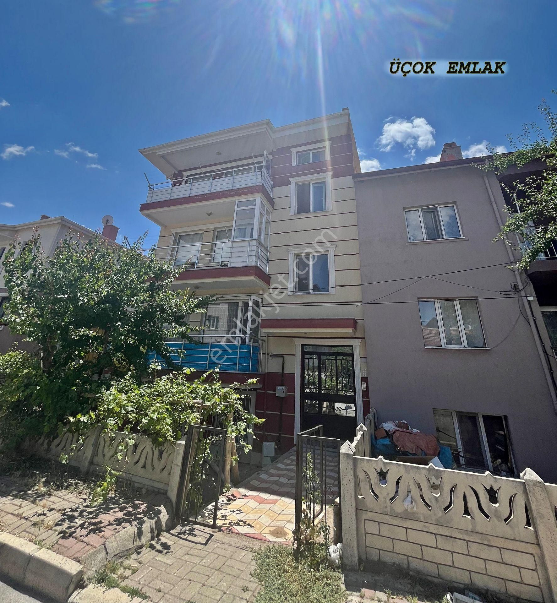 Afyon Üçok Emlaktan Fatih Mah Satılık 2+1 Temiz Daire