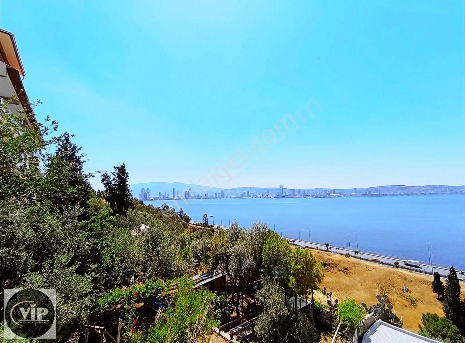 Vip Gayrimenkul'den Bayraklı'da Deniz Manzaralı 3+1 Net 140 M²