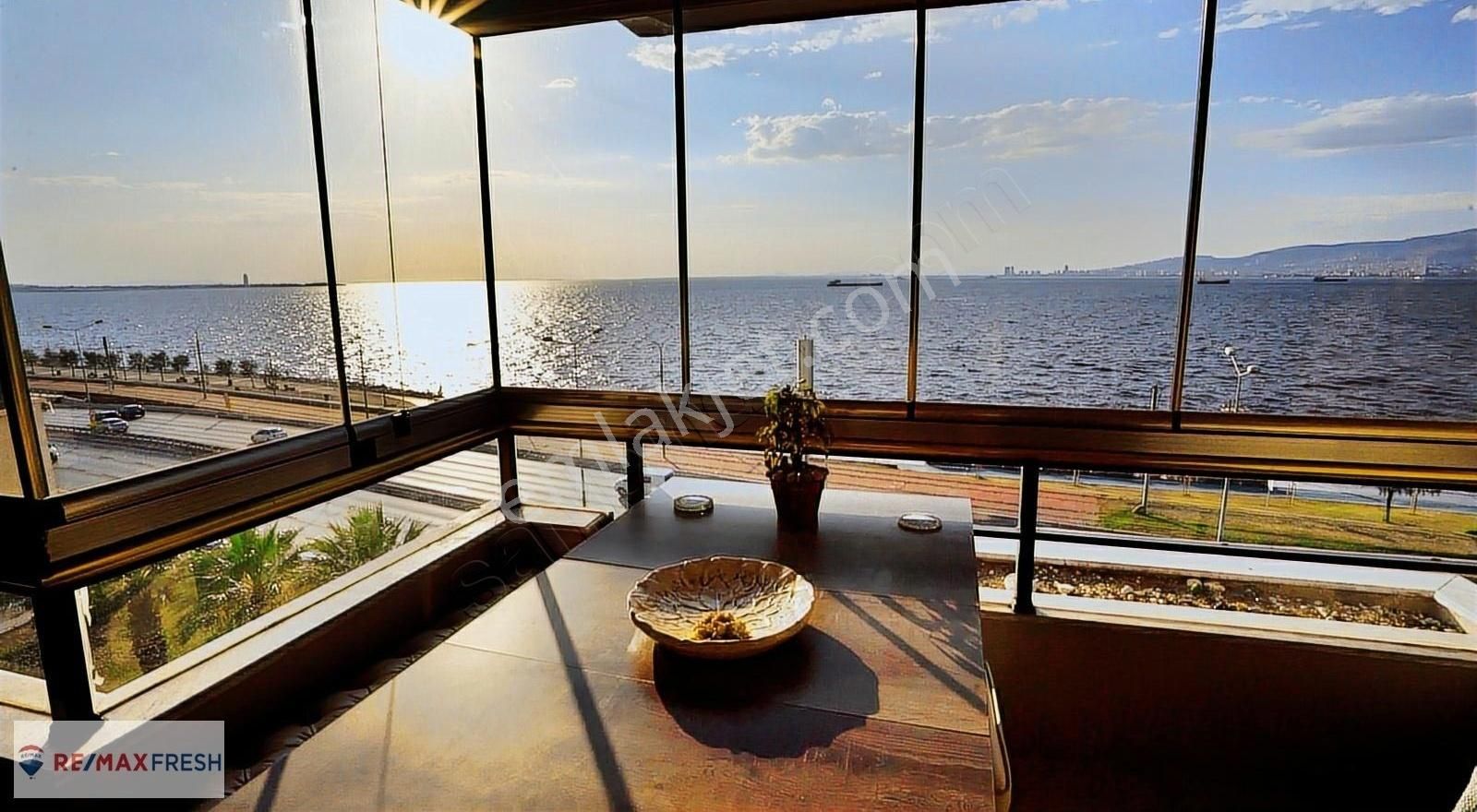 İzmir Karantina'da Denize Sıfır Yalı Dairesi