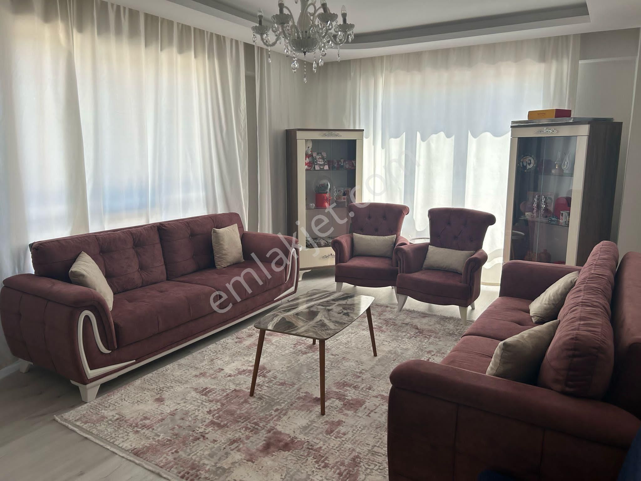 İstiklal Mezarlığı Dibinde 3+1 Fırsat Daire