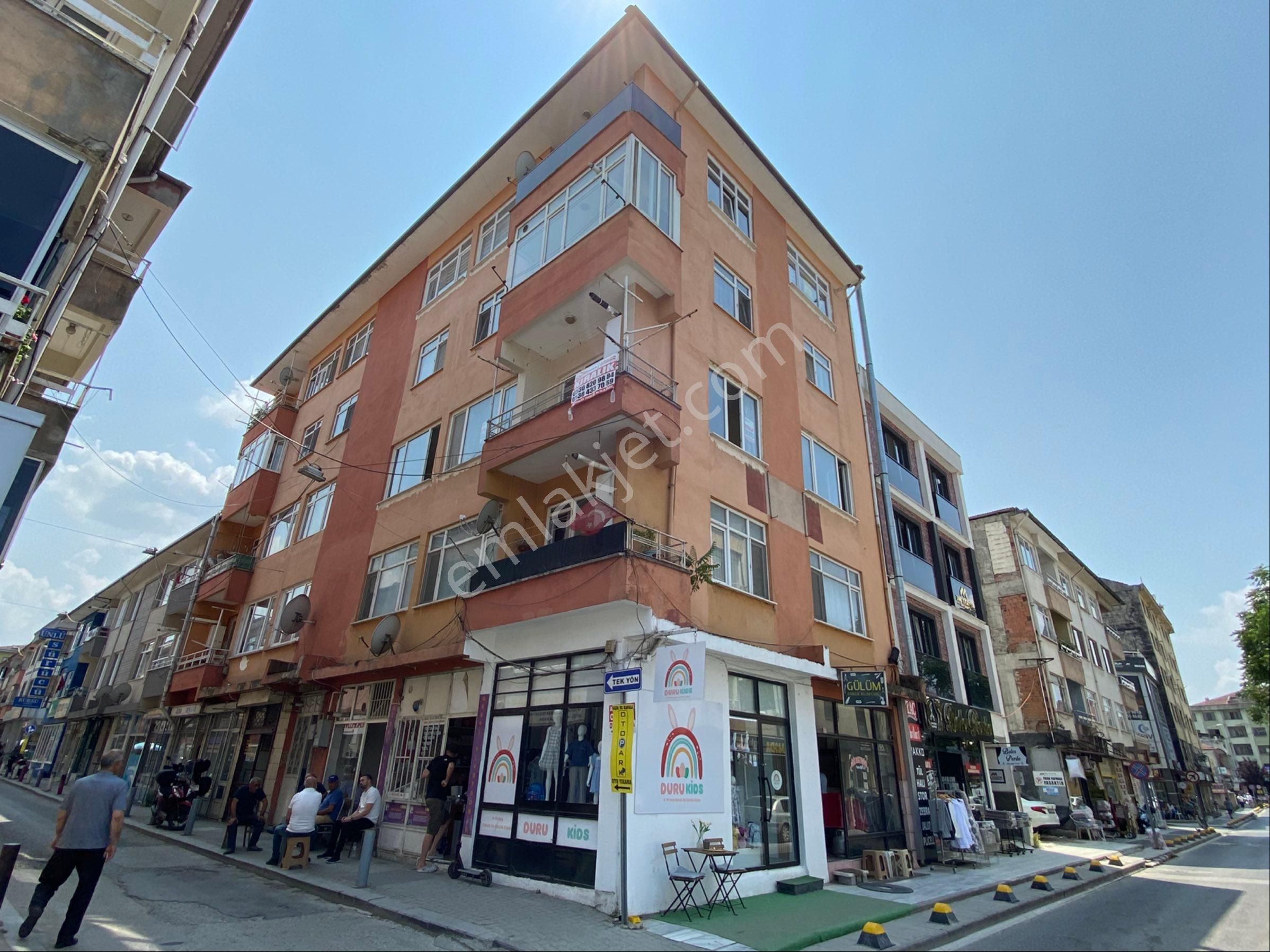 Akmanoğlu Emlak'tan Kiralık Şerefiye Mah 2+1 110 M2